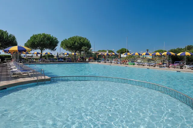 Excelsior OUTDOOR_POOL