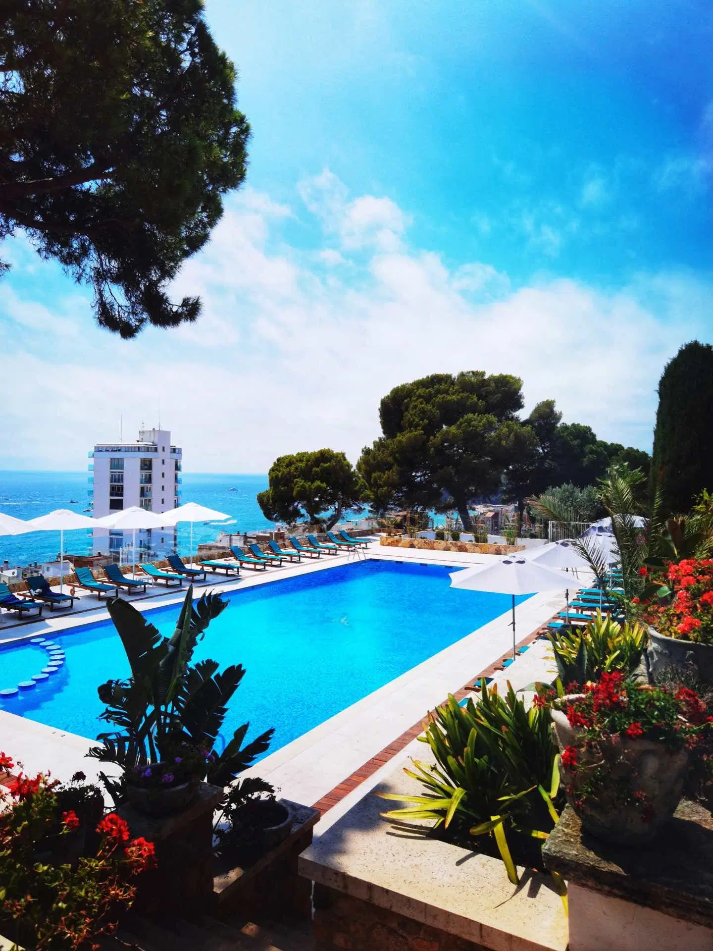 Roger de Flor by Seleqtta OUTDOOR_POOL