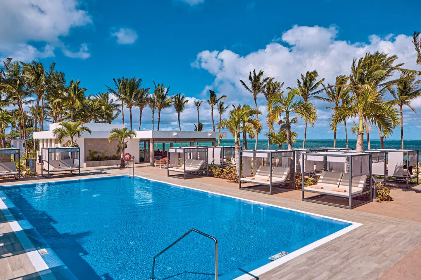 RIU Palace Mauritius OUTDOOR_POOL