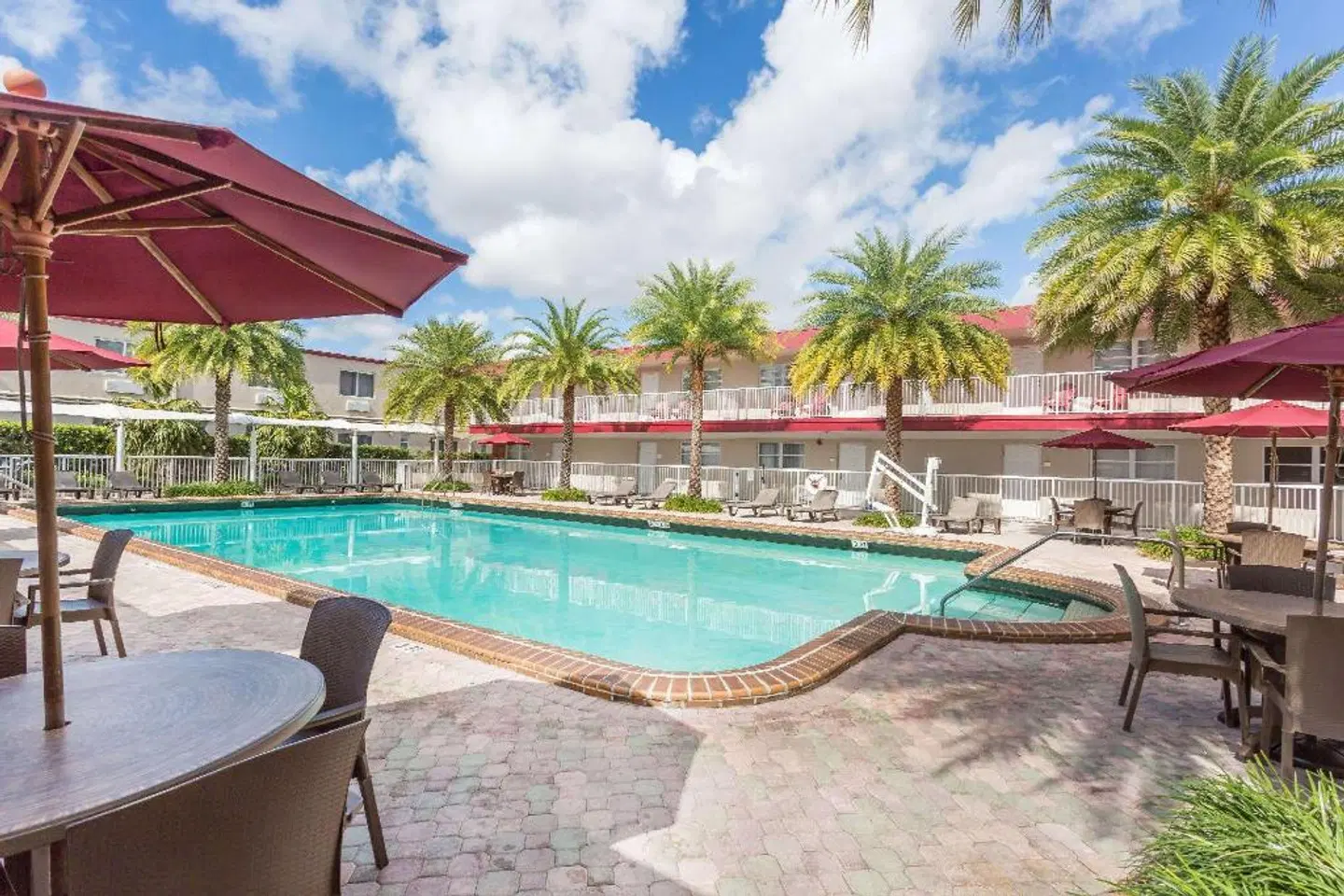 Ramada by Wyndham Miami Springs/Miami International Airport OUTDOOR_POOL