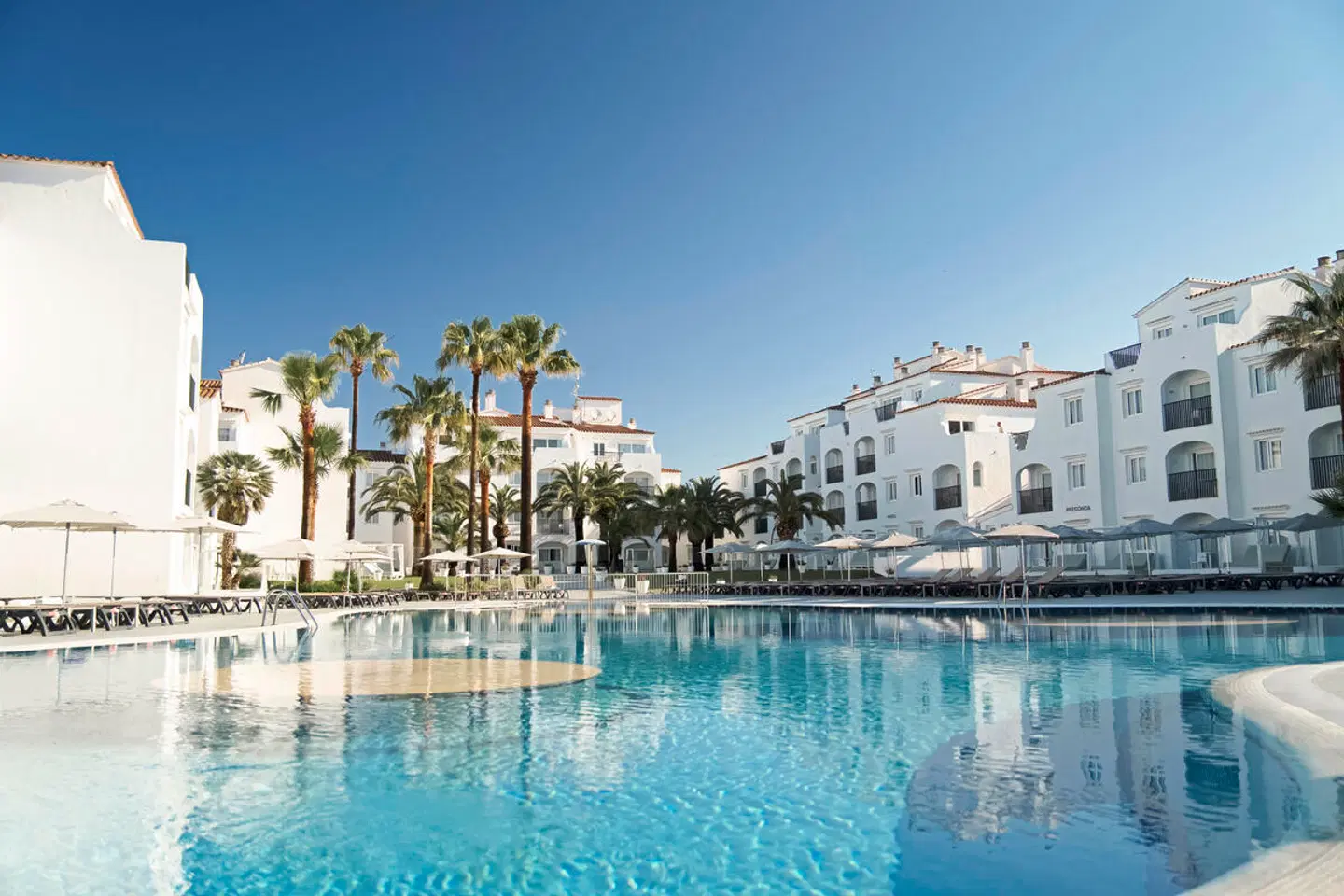 FERGUS Style Carema Beach OUTDOOR_POOL