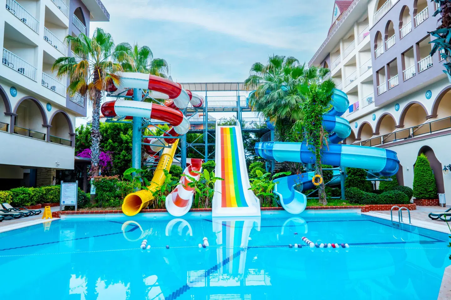 Side Crown Palace OUTDOOR_POOL