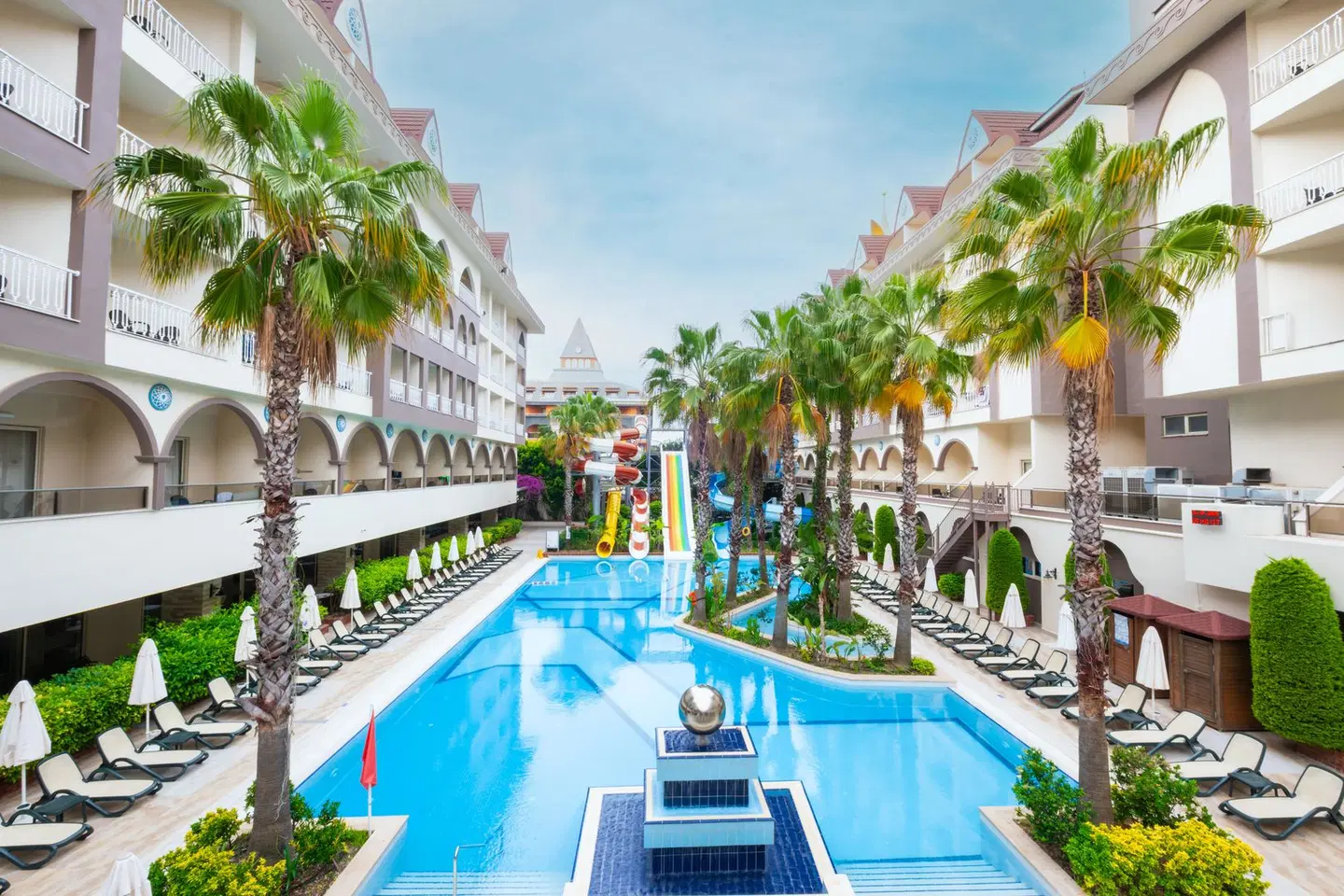 Side Crown Palace OUTDOOR_POOL