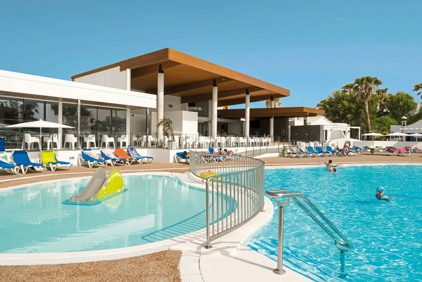 Hyde Park Lane OUTDOOR_POOL