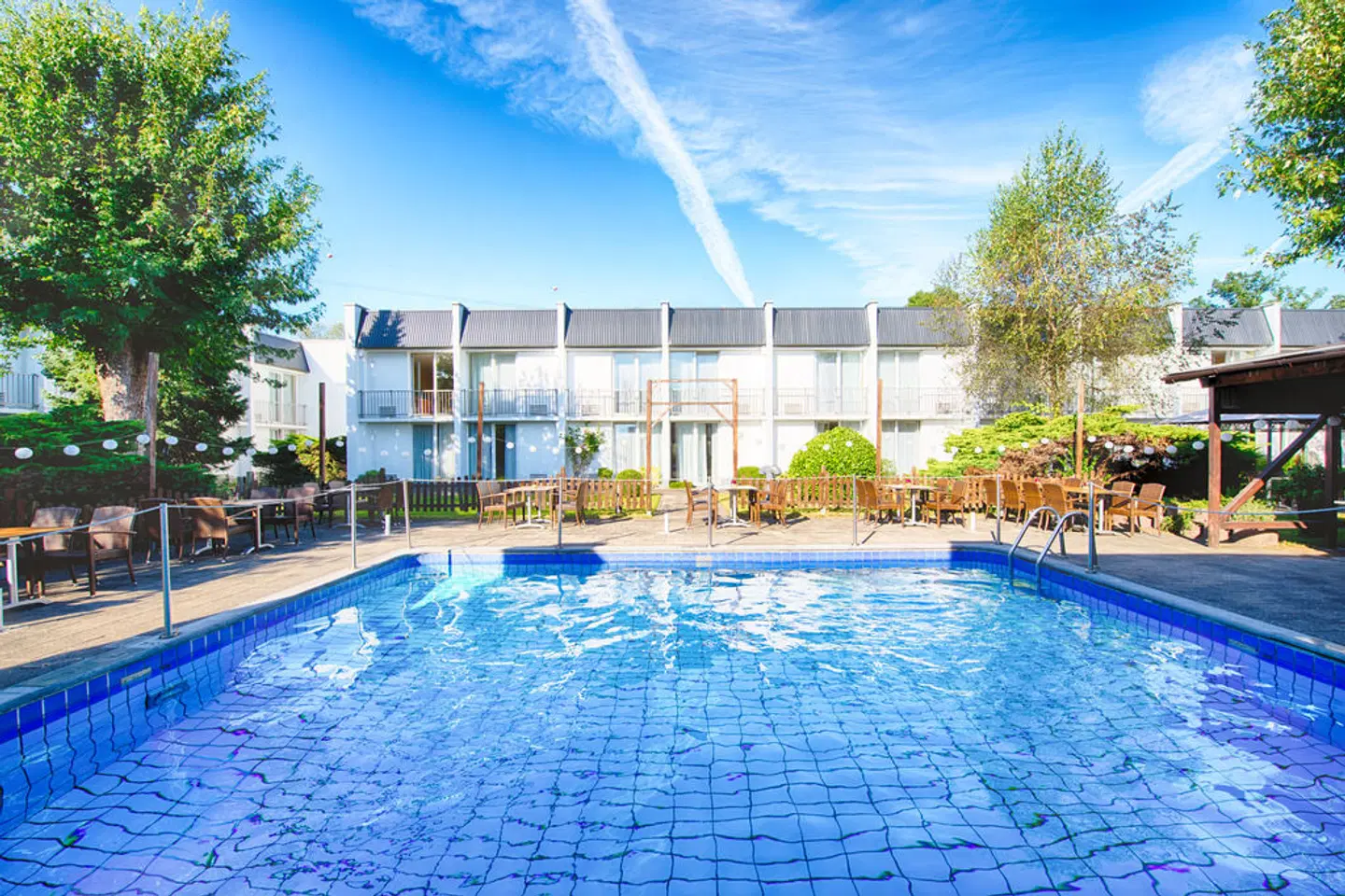 Leonardo Hotel Düsseldorf Airport Ratingen OUTDOOR_POOL