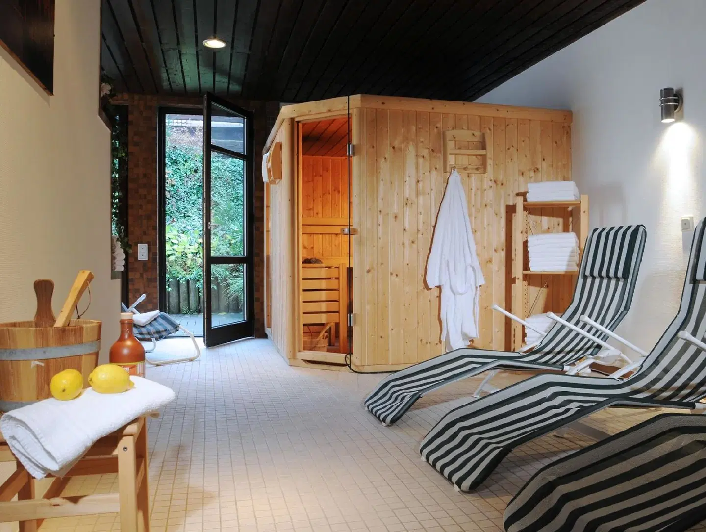 Bristol ROOM_EXAMPLE