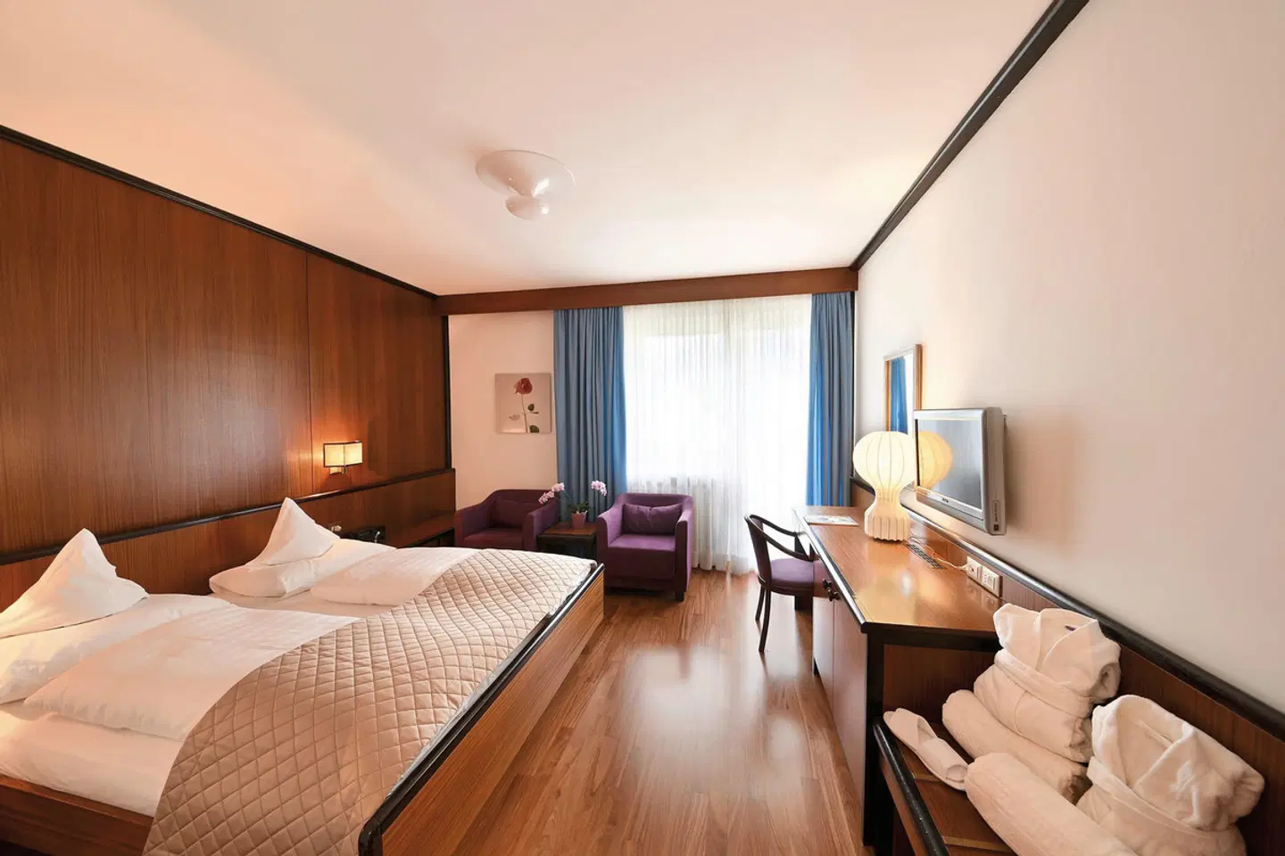 Juliane ROOM_EXAMPLE