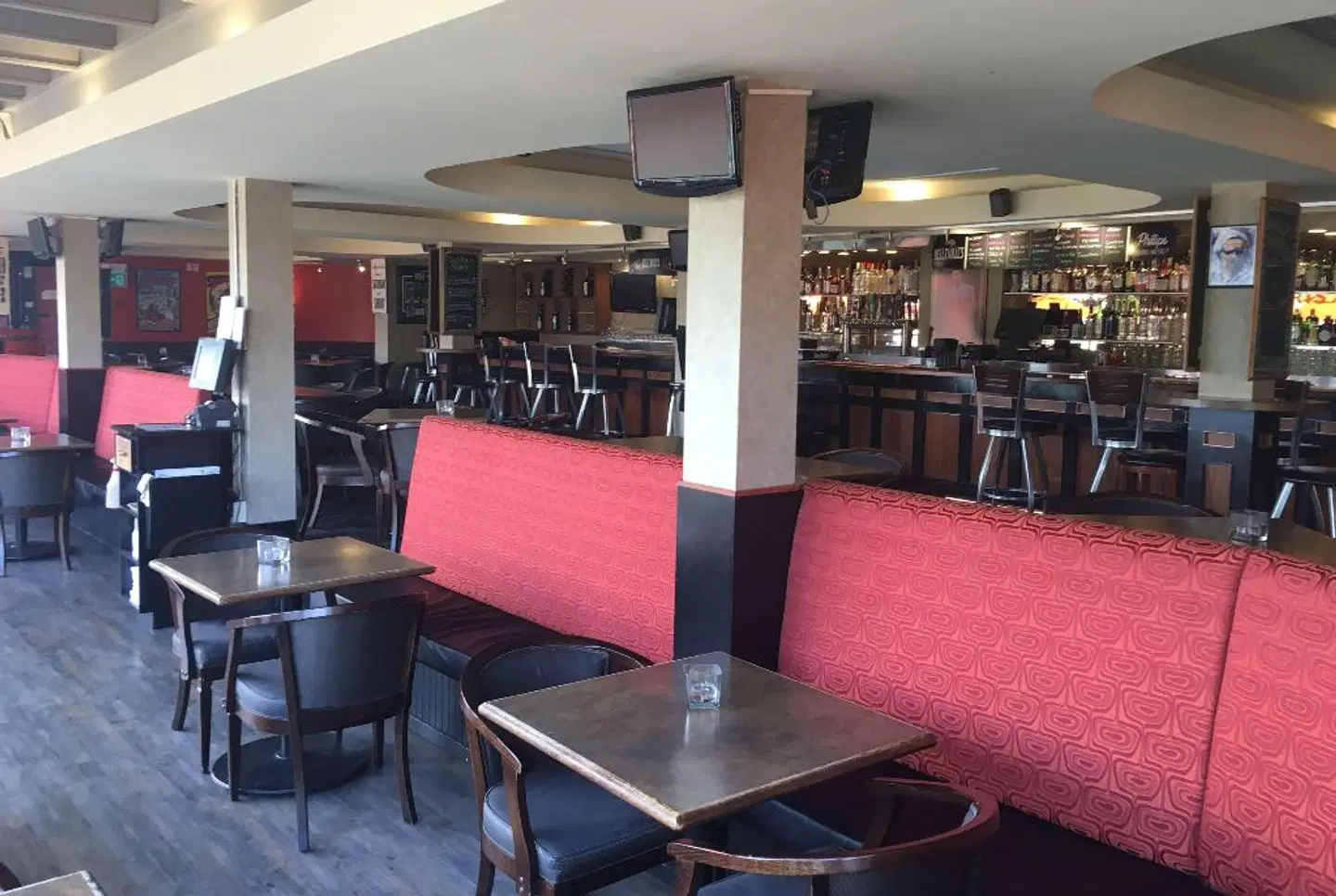 Days Inn by Wyndham Victoria On The Harbour Bar