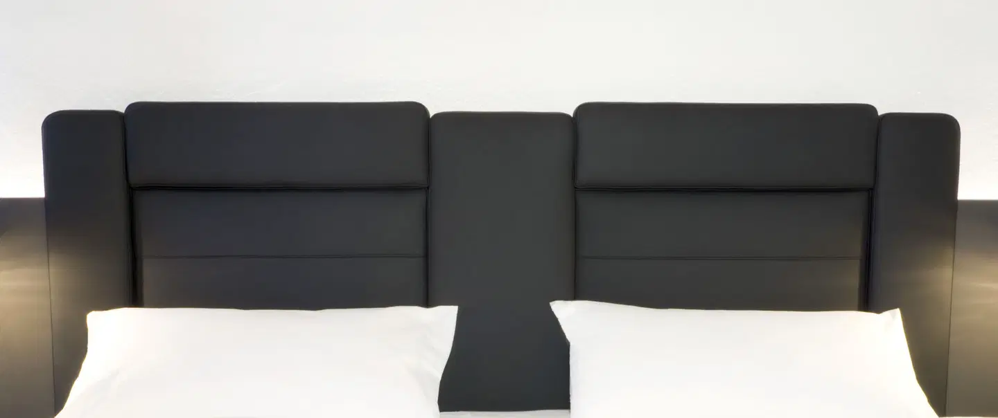 V8 Hotel Köln @MOTORWORLD, an Ascend Hotel Collection Member MODEL_IMPRESSION