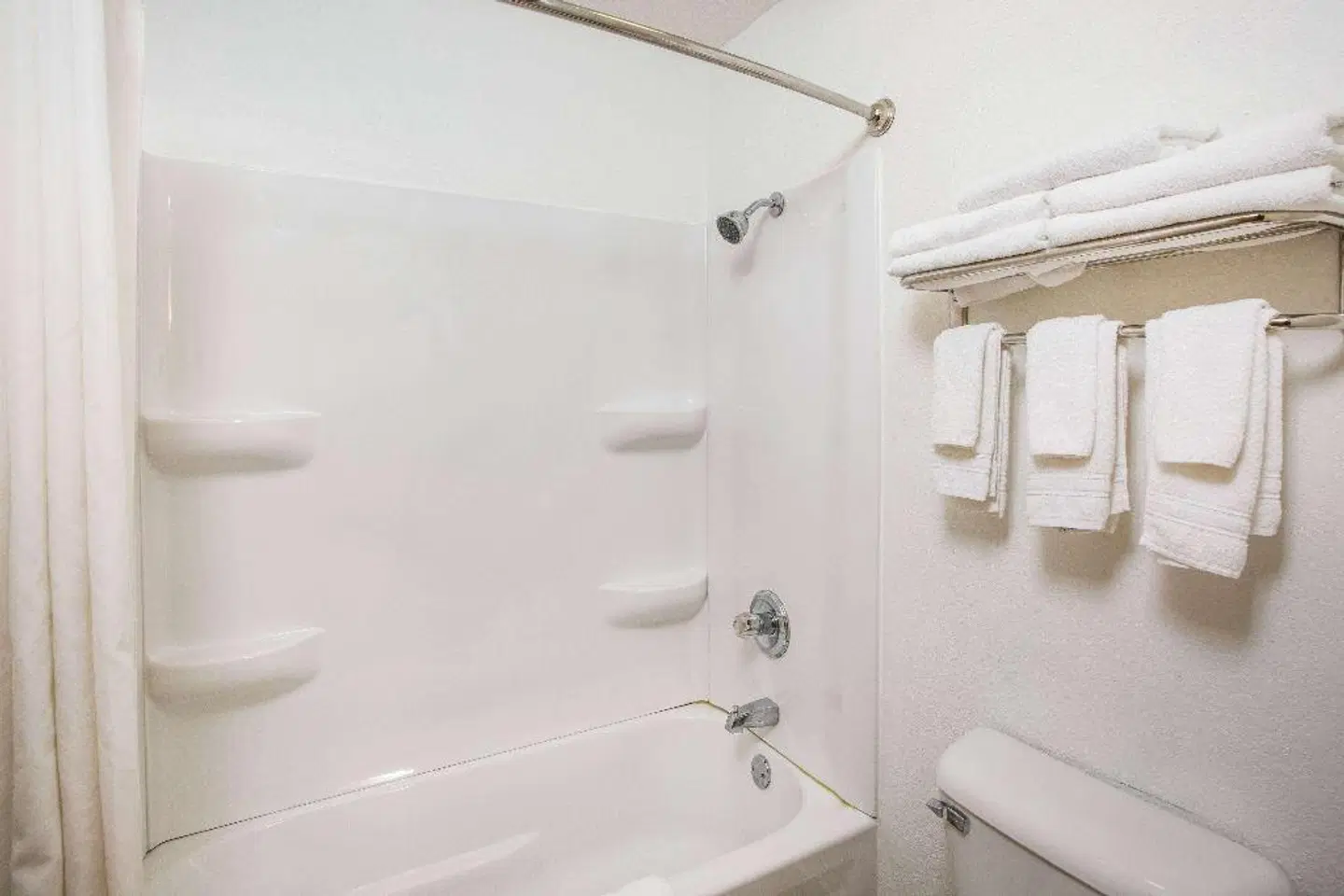 Baymont by Wyndham Cedar Rapids Badezimmer