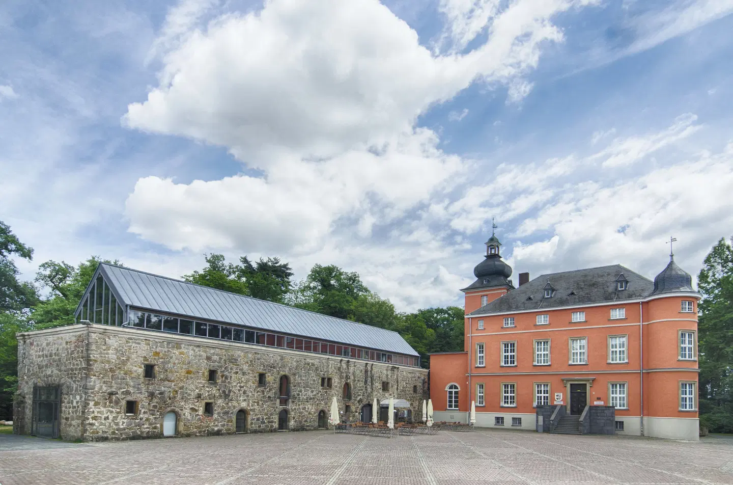 Holiday Inn Express Köln-Troisdorf EXTERIOR