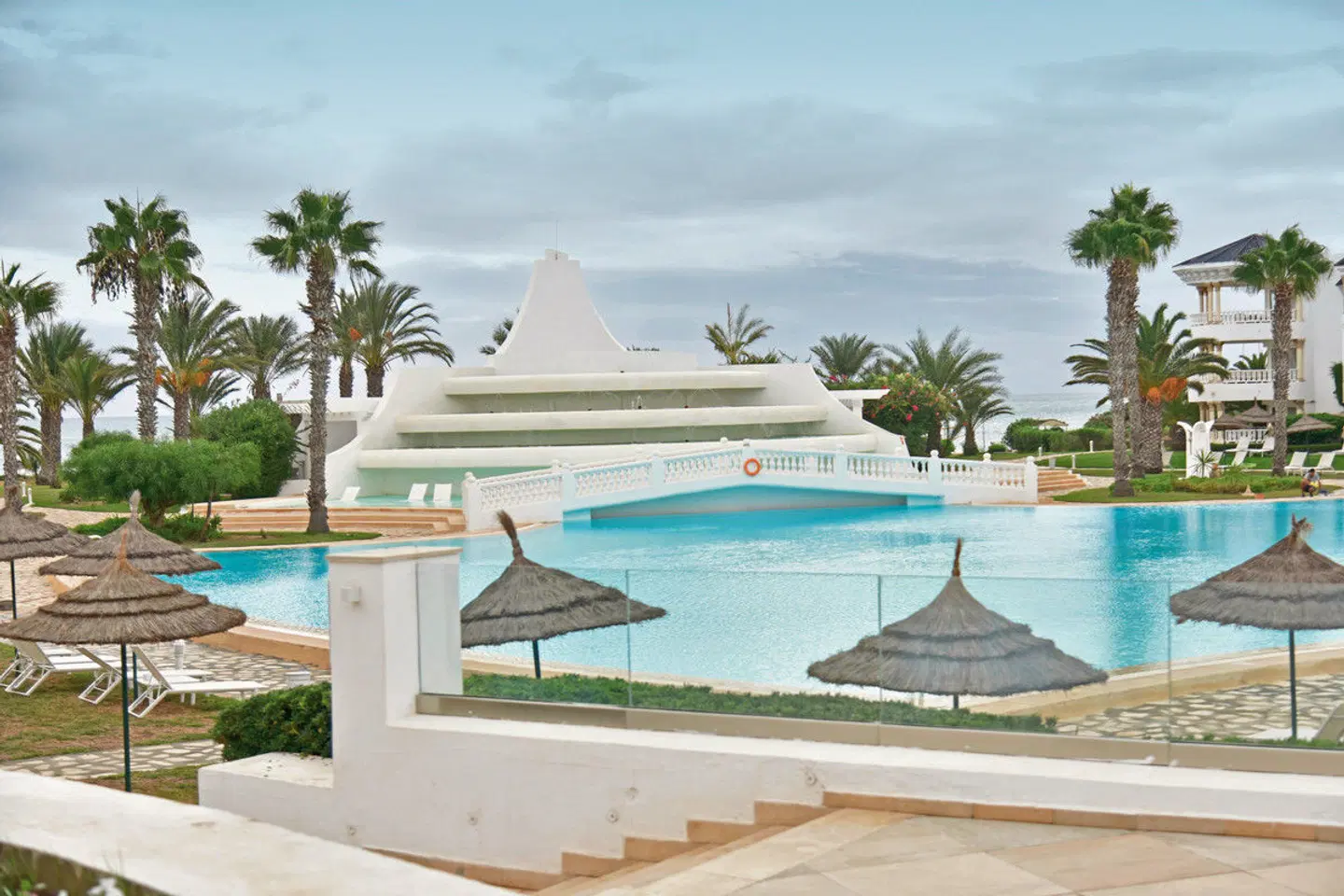 Royal Tulip Taj Sultan OUTDOOR_POOL