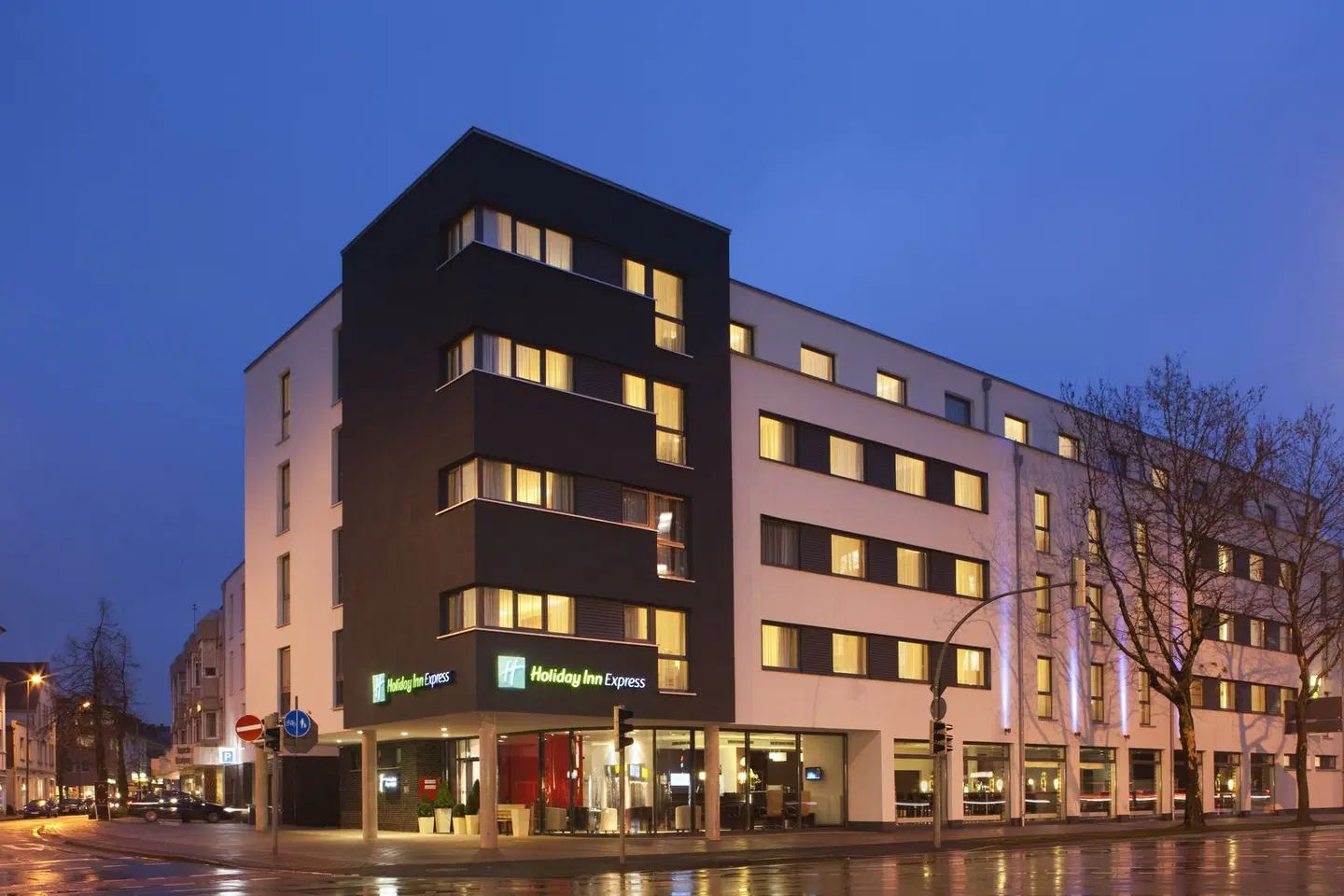 Holiday Inn Express Guetersloh EXTERIOR
