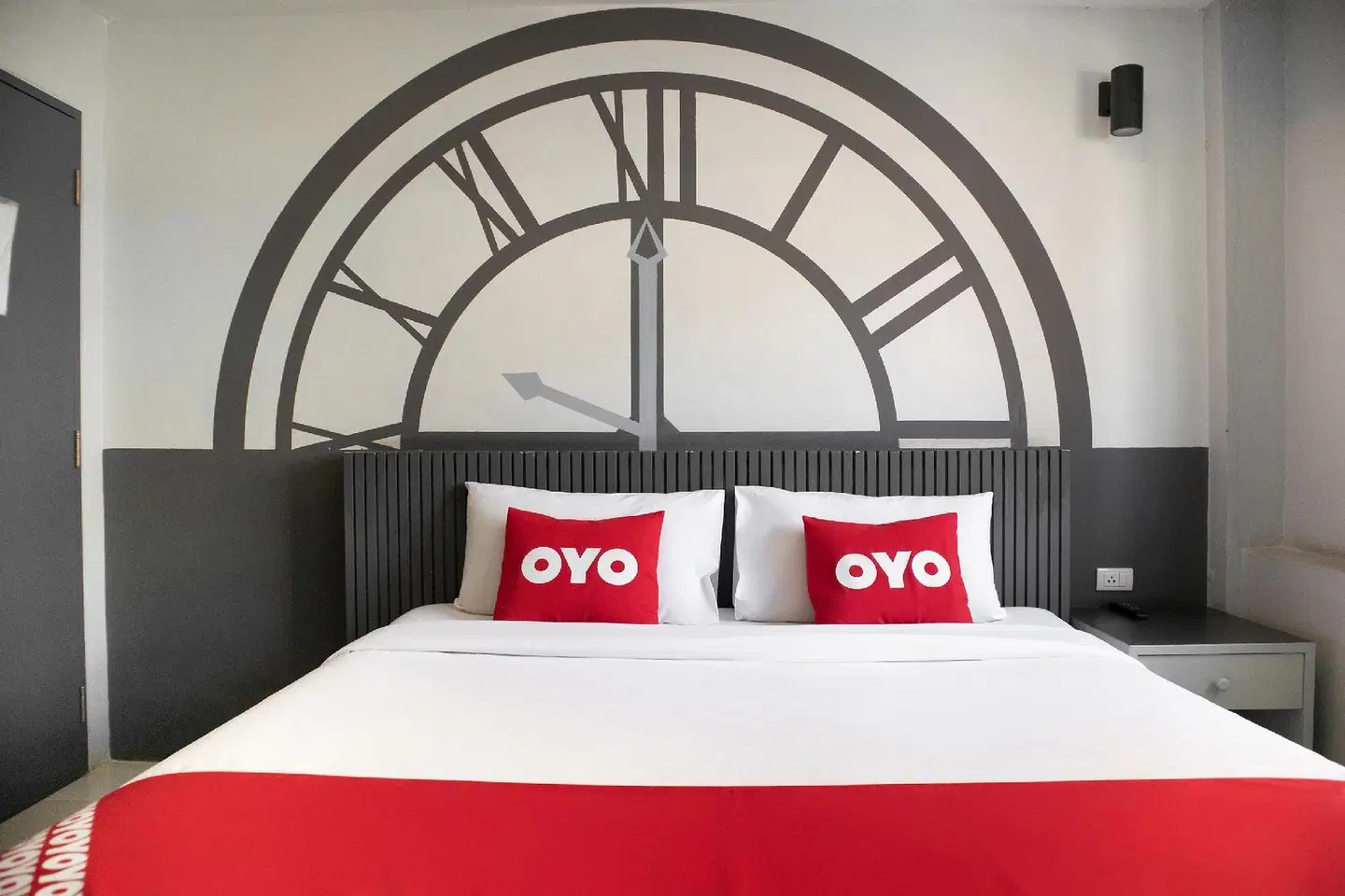 At Night Hostel MODEL_IMPRESSION