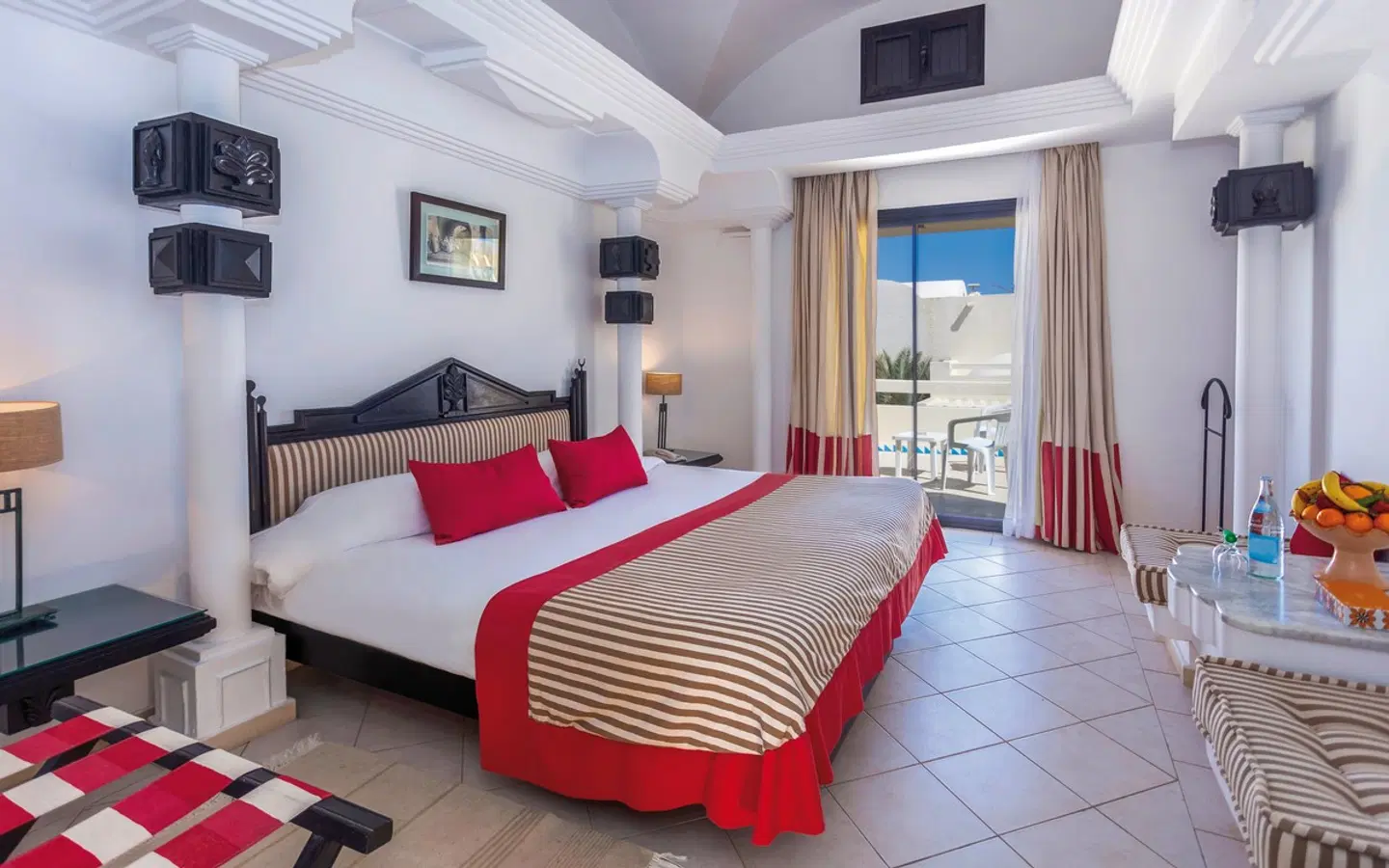 Cesar Thalasso ROOM_EXAMPLE