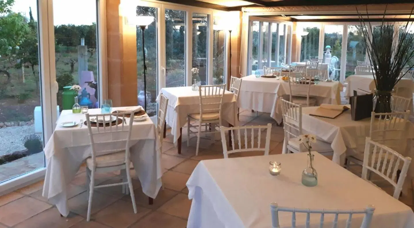 Finca Agroturismo Es Revellar Art Resort Restaurant