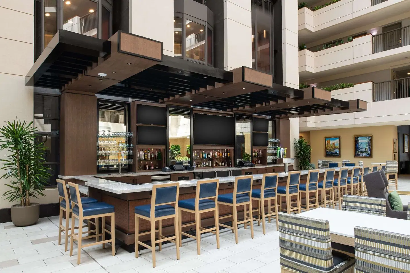 Embassy Suites by Hilton Sacramento - Riverfront Promenade Bar