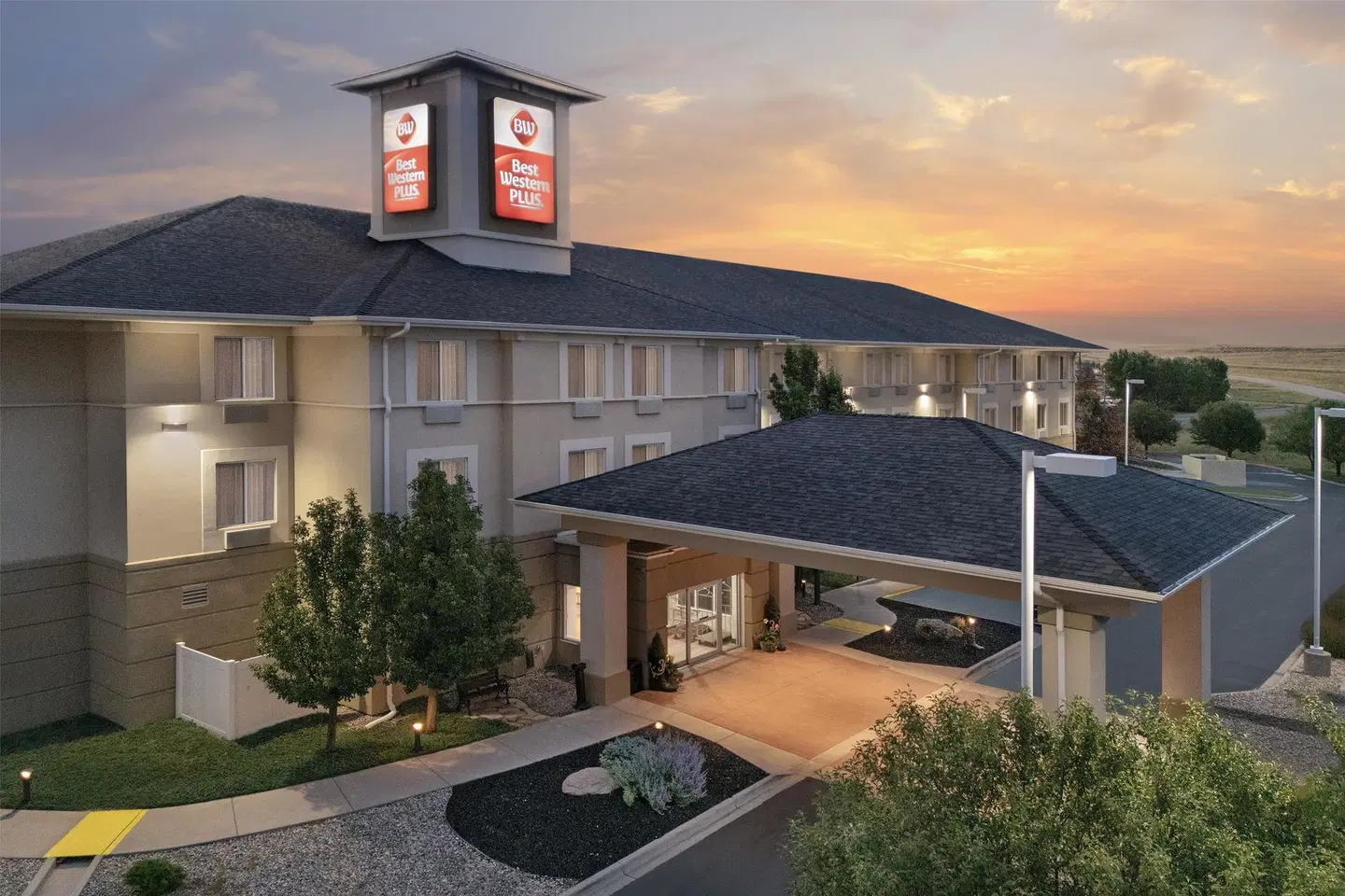 Best Western Plus Frontier Inn EXTERIOR