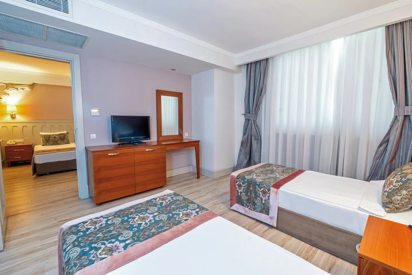 Side Crown Serenity ROOM_EXAMPLE