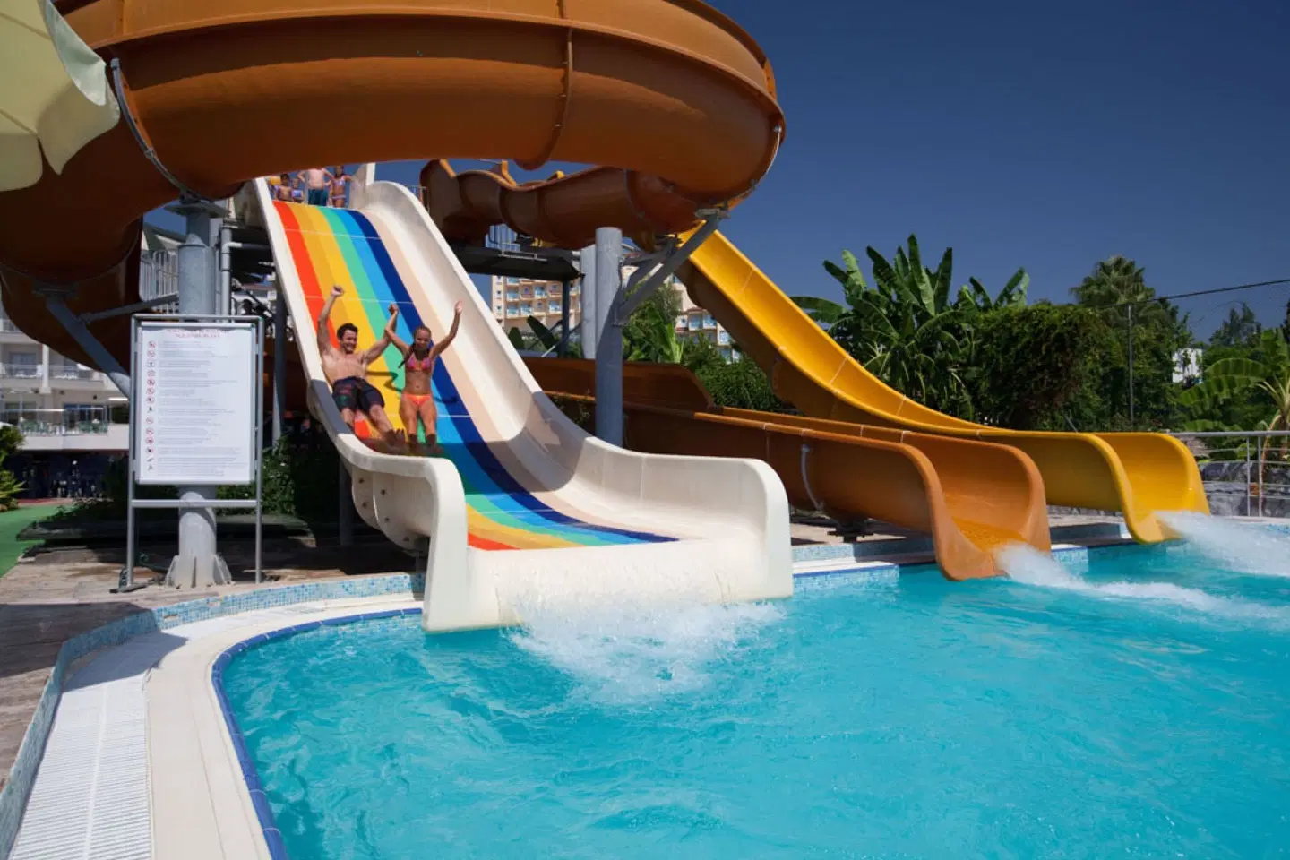 Side Sun OUTDOOR_POOL