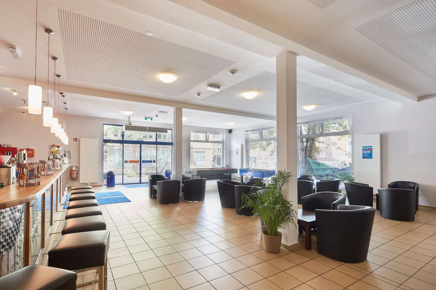 a&o Aachen Hauptbahnhof LOUNGE_LOBBY