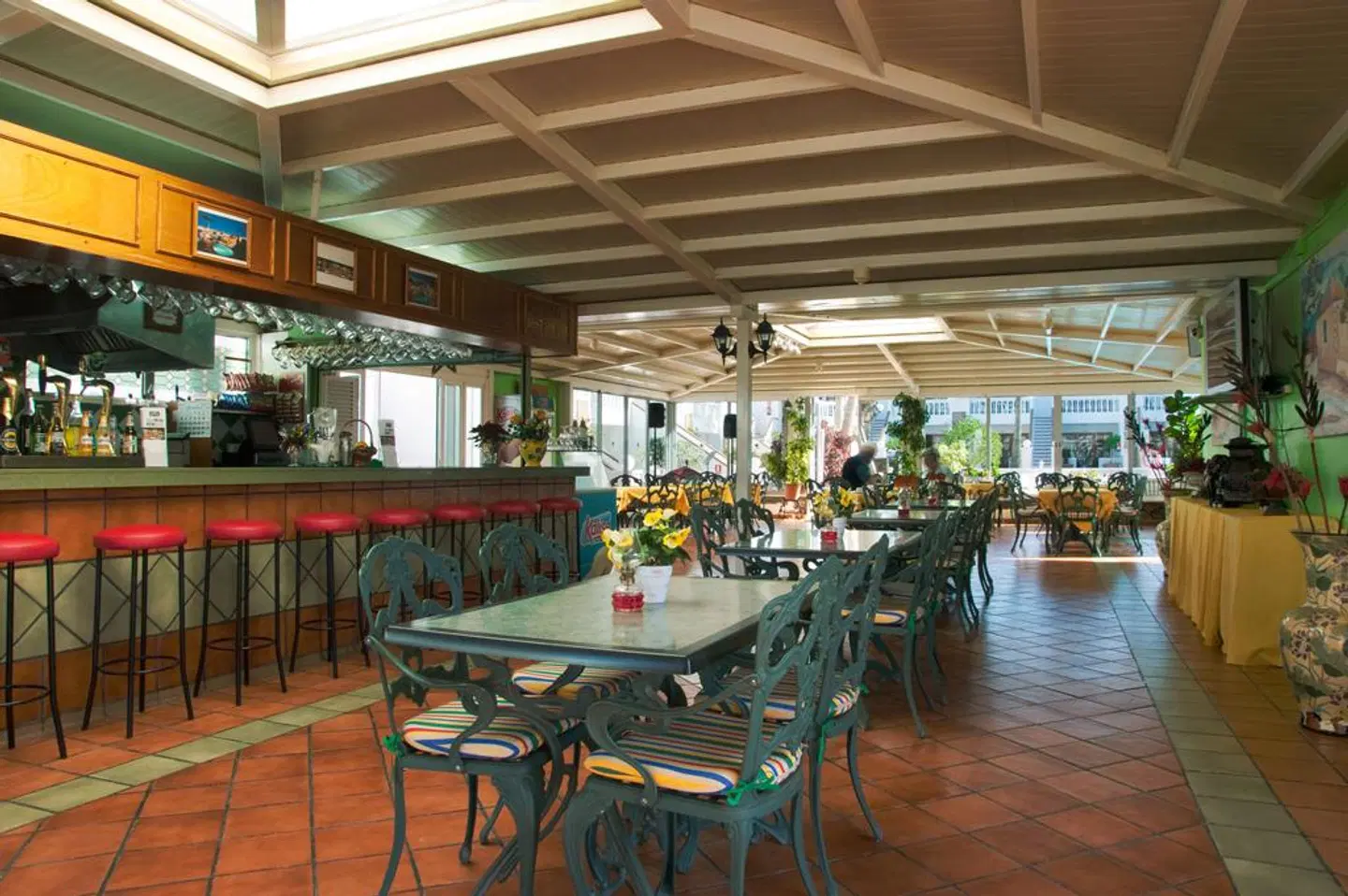 Hotel Suite Montana Club Bar