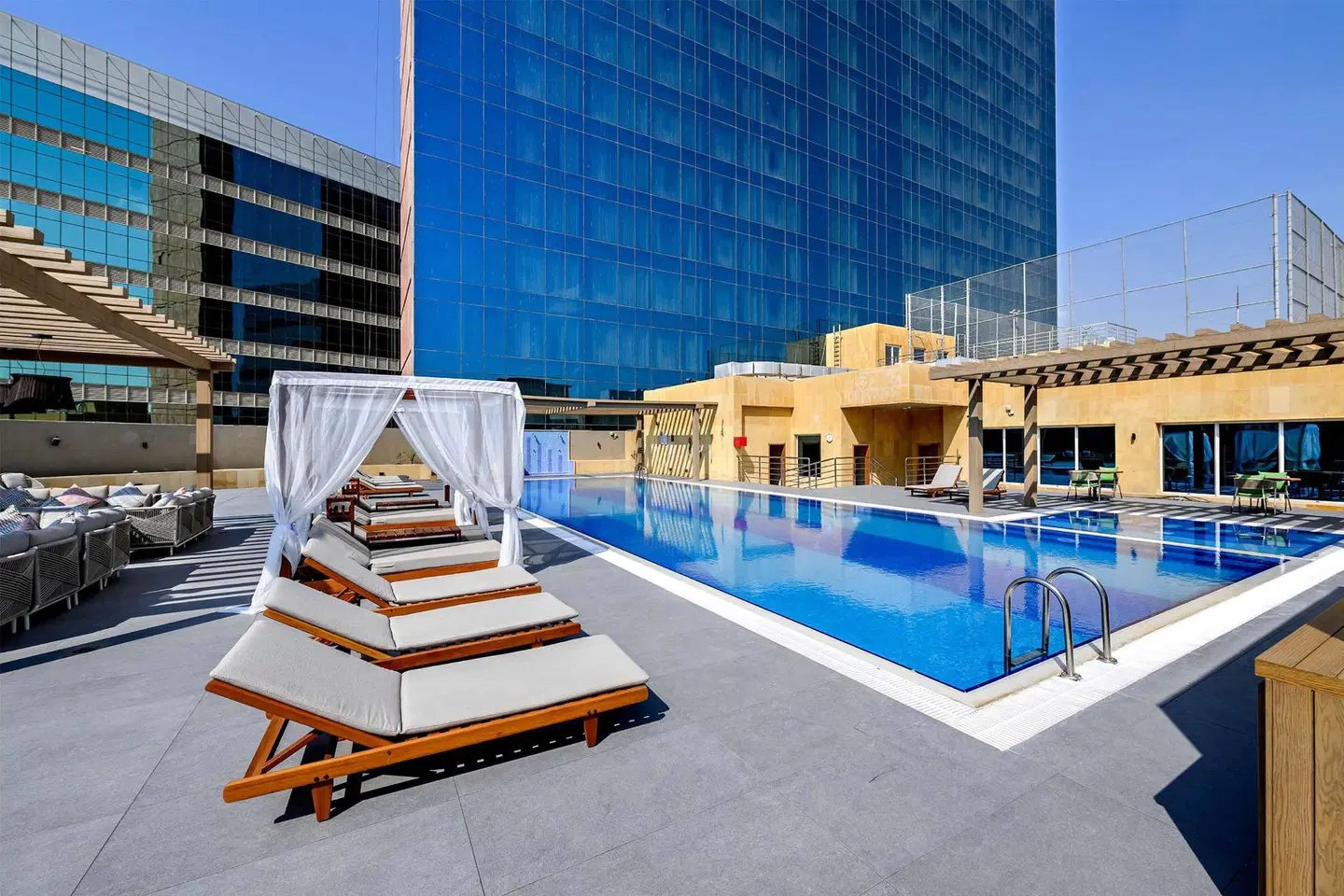 DoubleTree by Hilton Jeddah Al Andalus Mall OUTDOOR_POOL