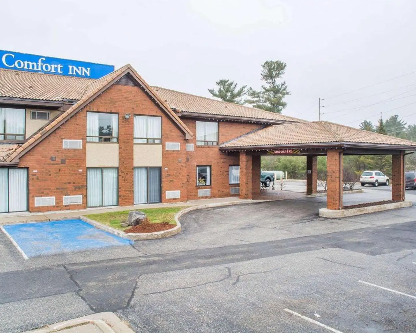 Comfort Inn Parry Sound EXTERIOR