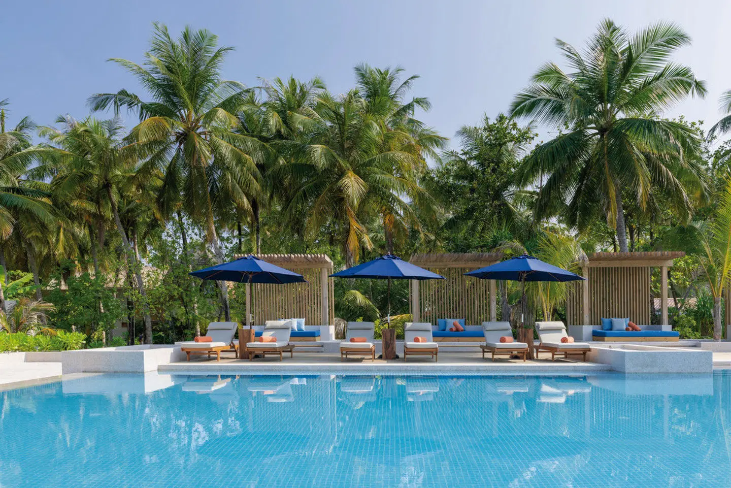 Emerald Faarufushi Resort & Spa OUTDOOR_POOL