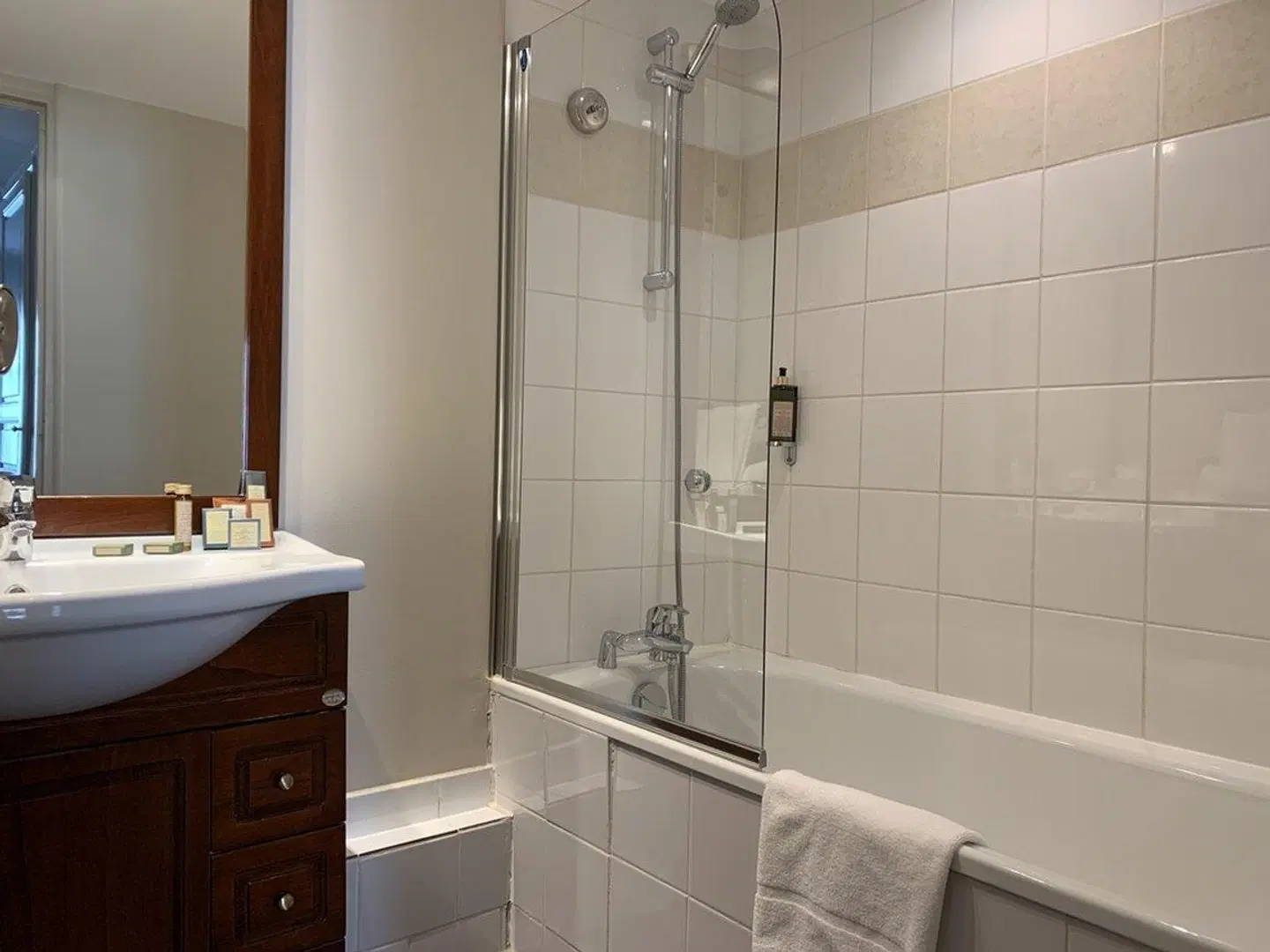 Hôtel de lHorloge Badezimmer