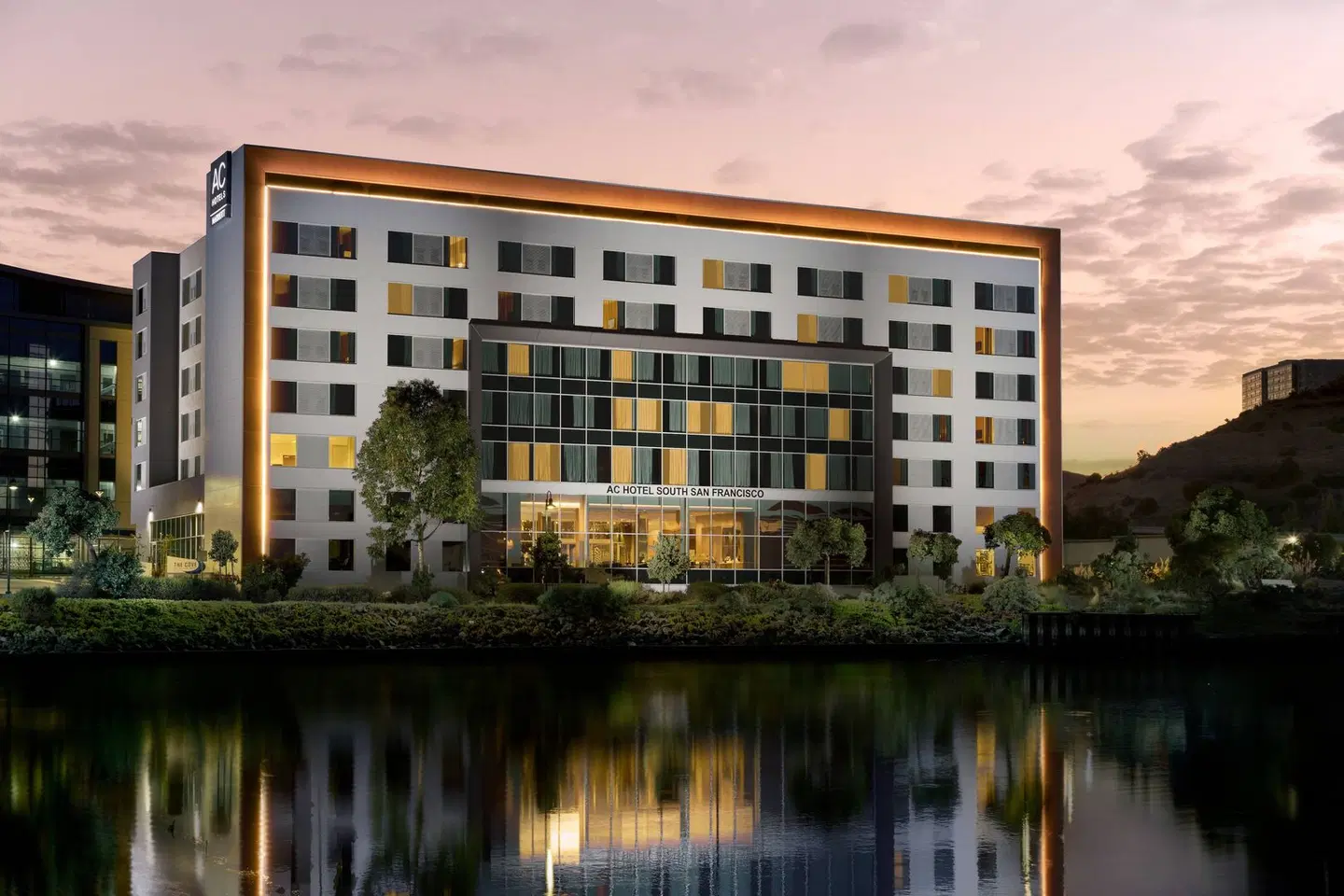 AC Hotel by Marriott San Francisco Airport/Oyster Point Waterfront EXTERIOR