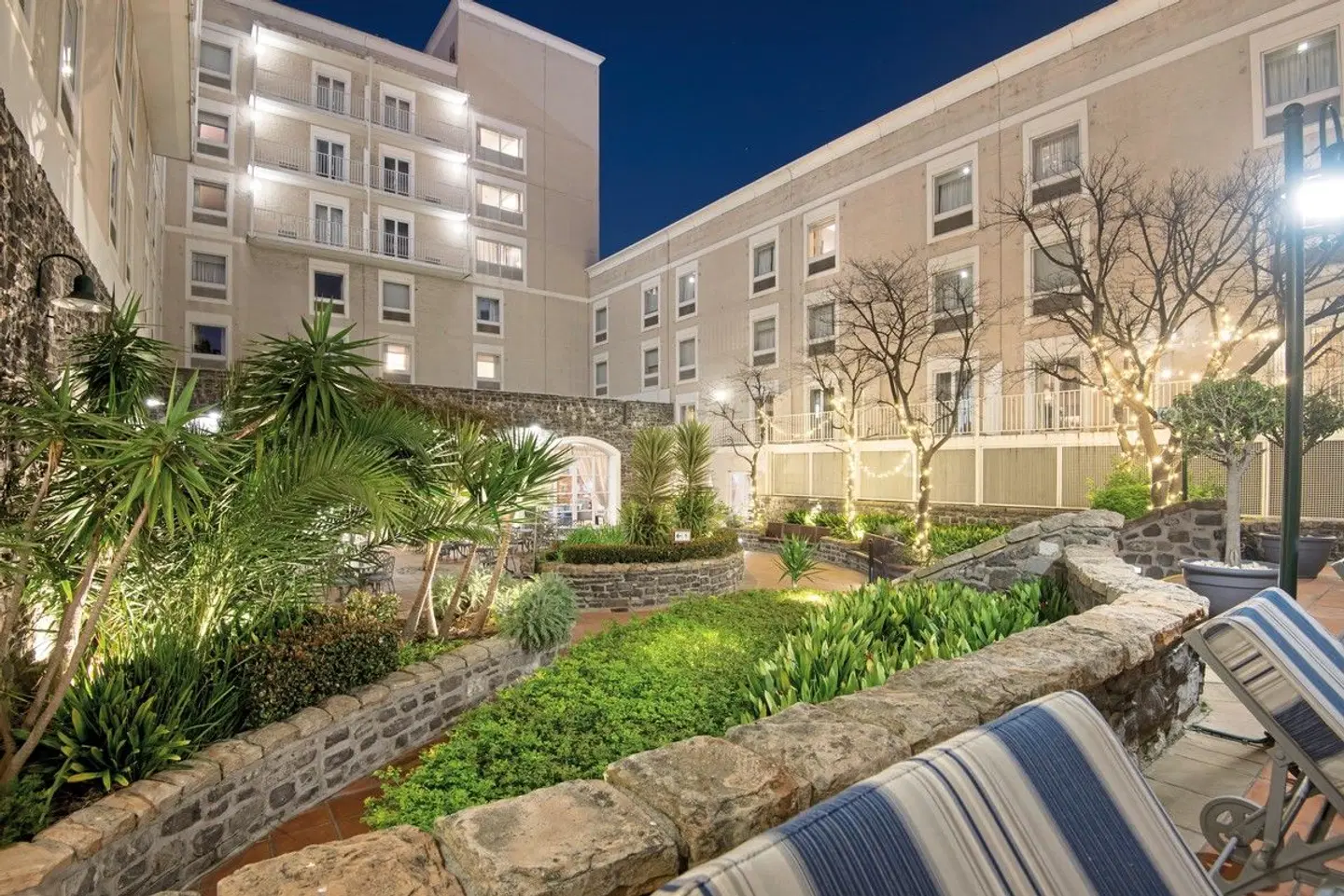 The Commodore Hotel EXTERIOR