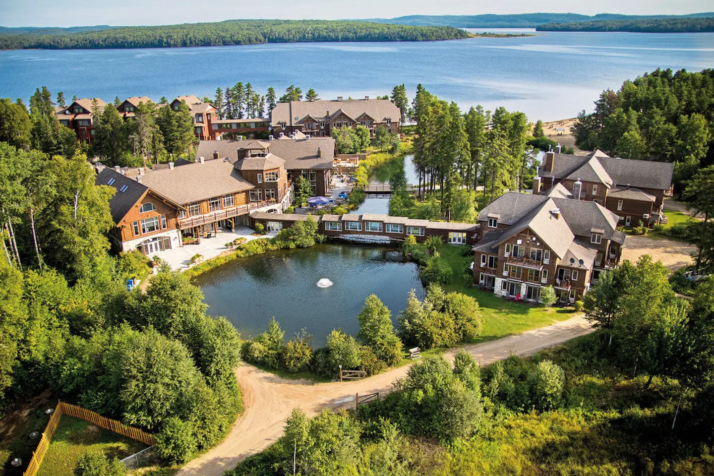 Auberge du Lac Taureau EXTERIOR