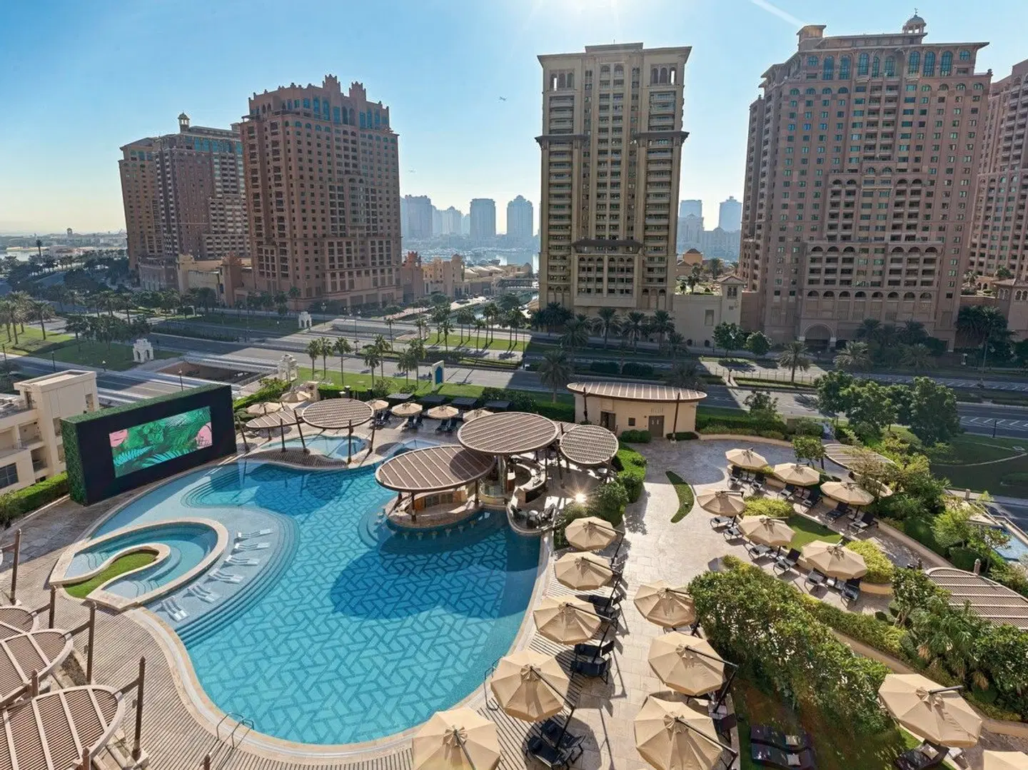 Hilton Doha The Pearl EXTERIOR