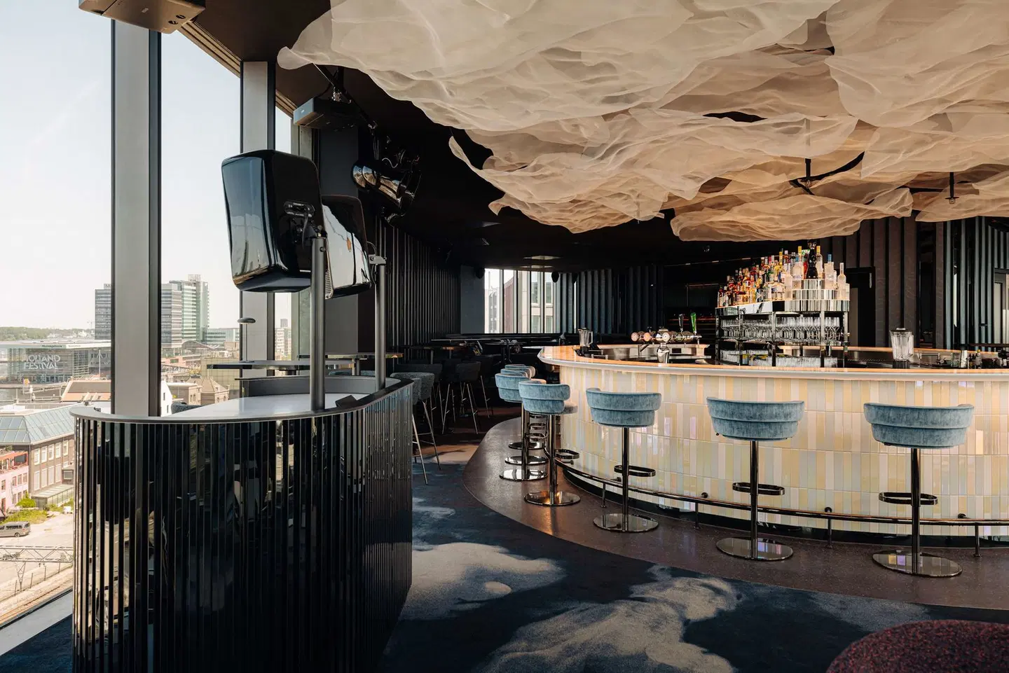 DoubleTree by Hilton Amsterdam Centraal Station Bar