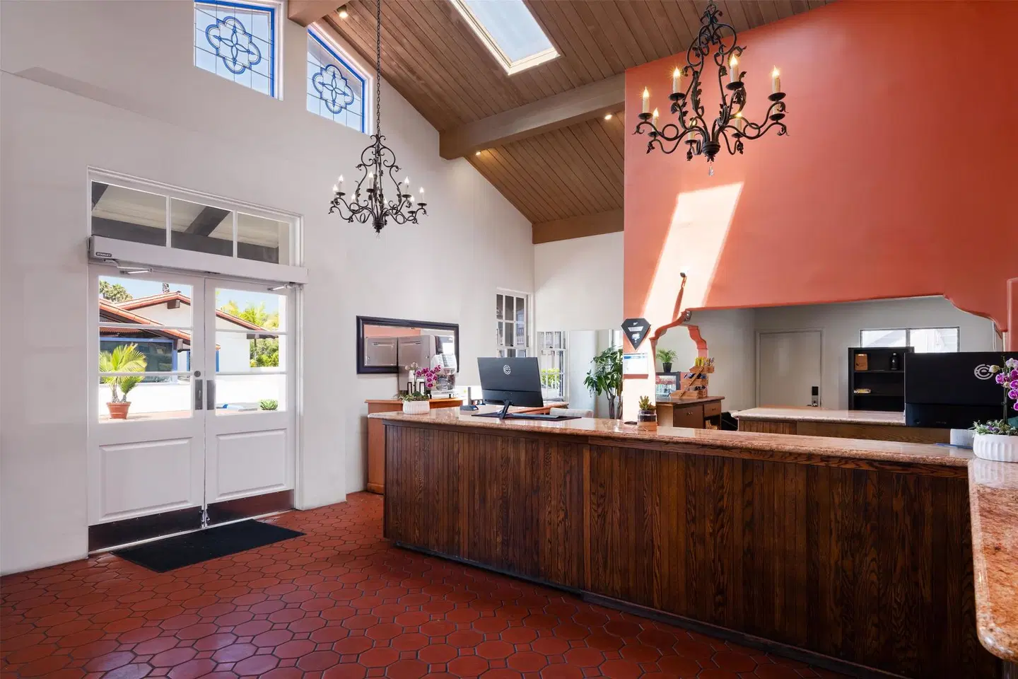 Best Western Plus Pepper Tree Inn LOUNGE_LOBBY