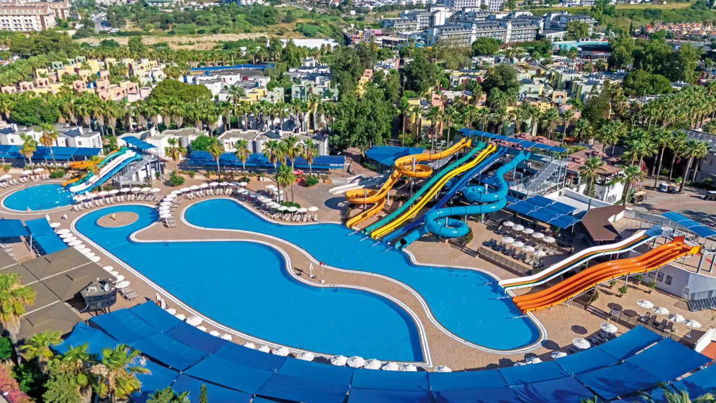 VONRESORT Golden Coast EXTERIOR