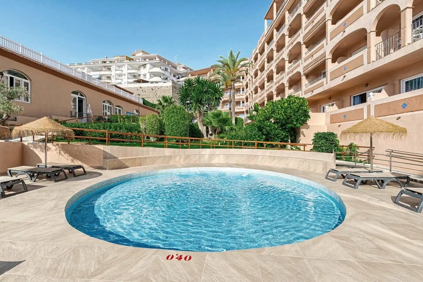 Hotel Bahia Tropical OUTDOOR_POOL