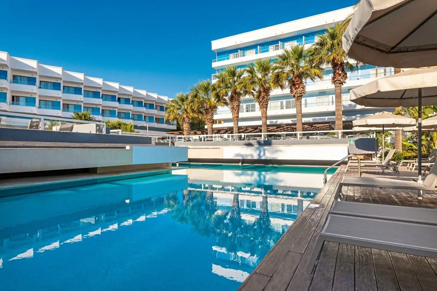 Blue Sea Beach Resort OUTDOOR_POOL