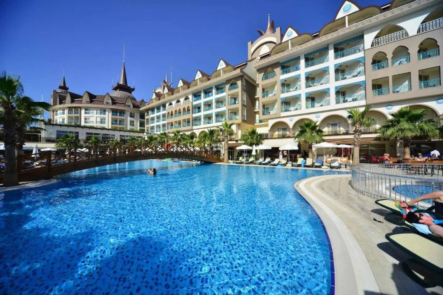 Side Crown Palace OUTDOOR_POOL