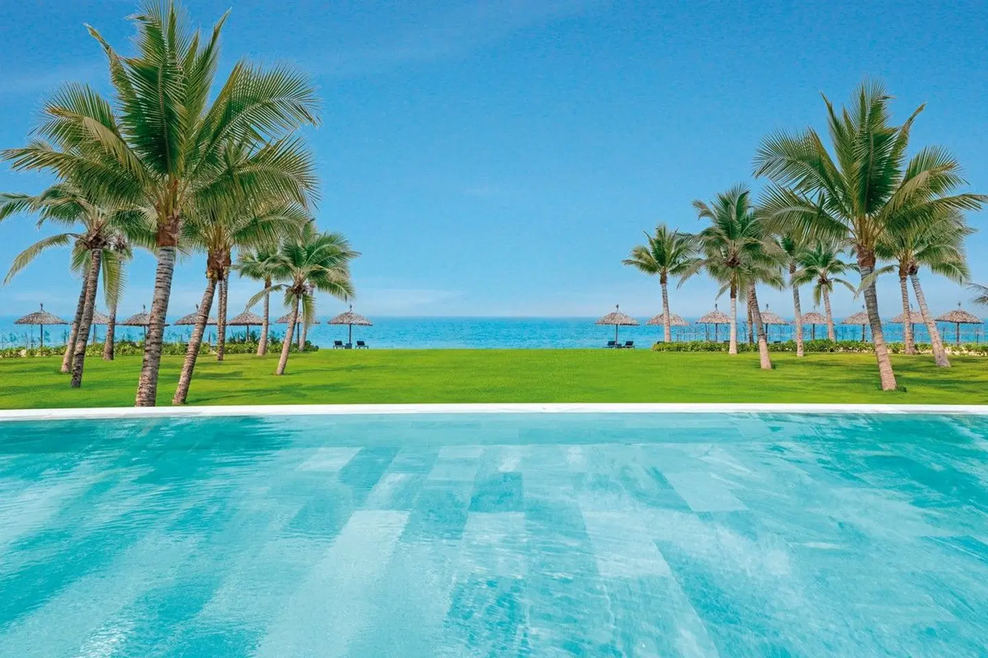 Wyndham Hoi An Royal Beachfront Resort OUTDOOR_POOL