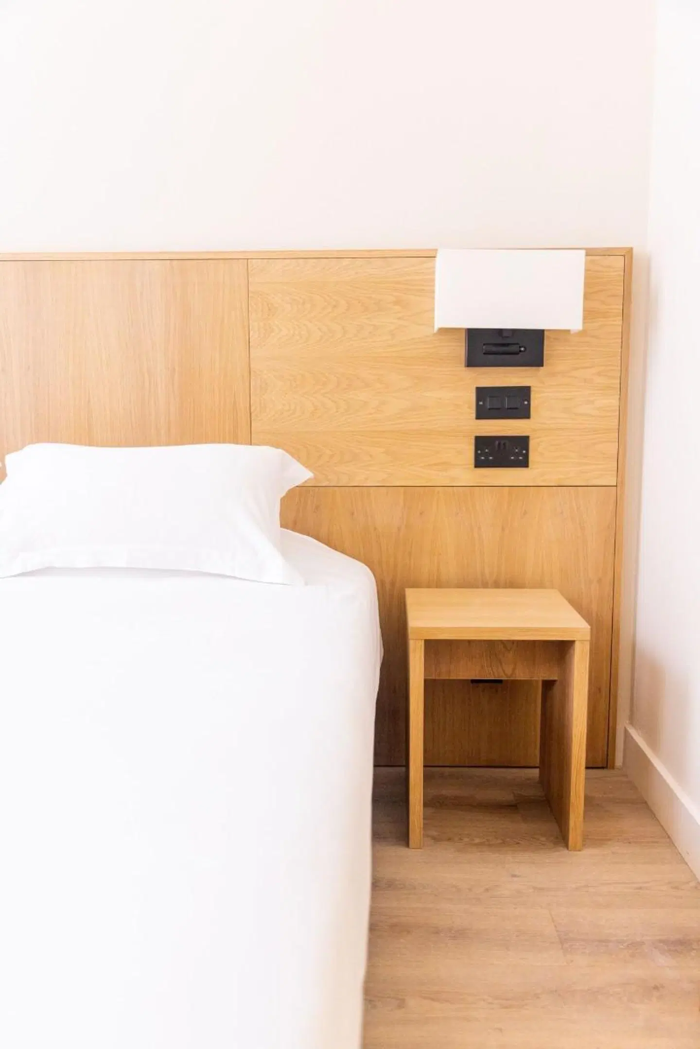 School Lane Hotel in Liverpool ONE ROOM_EXAMPLE