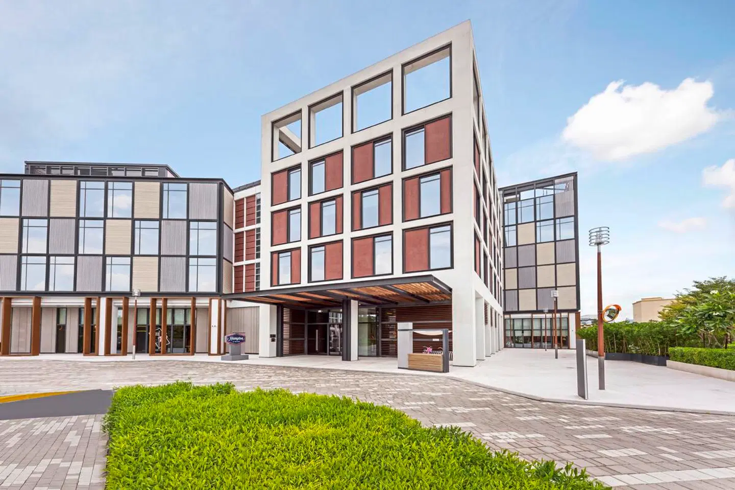 Hampton By Hilton Dubai Al Seef EXTERIOR