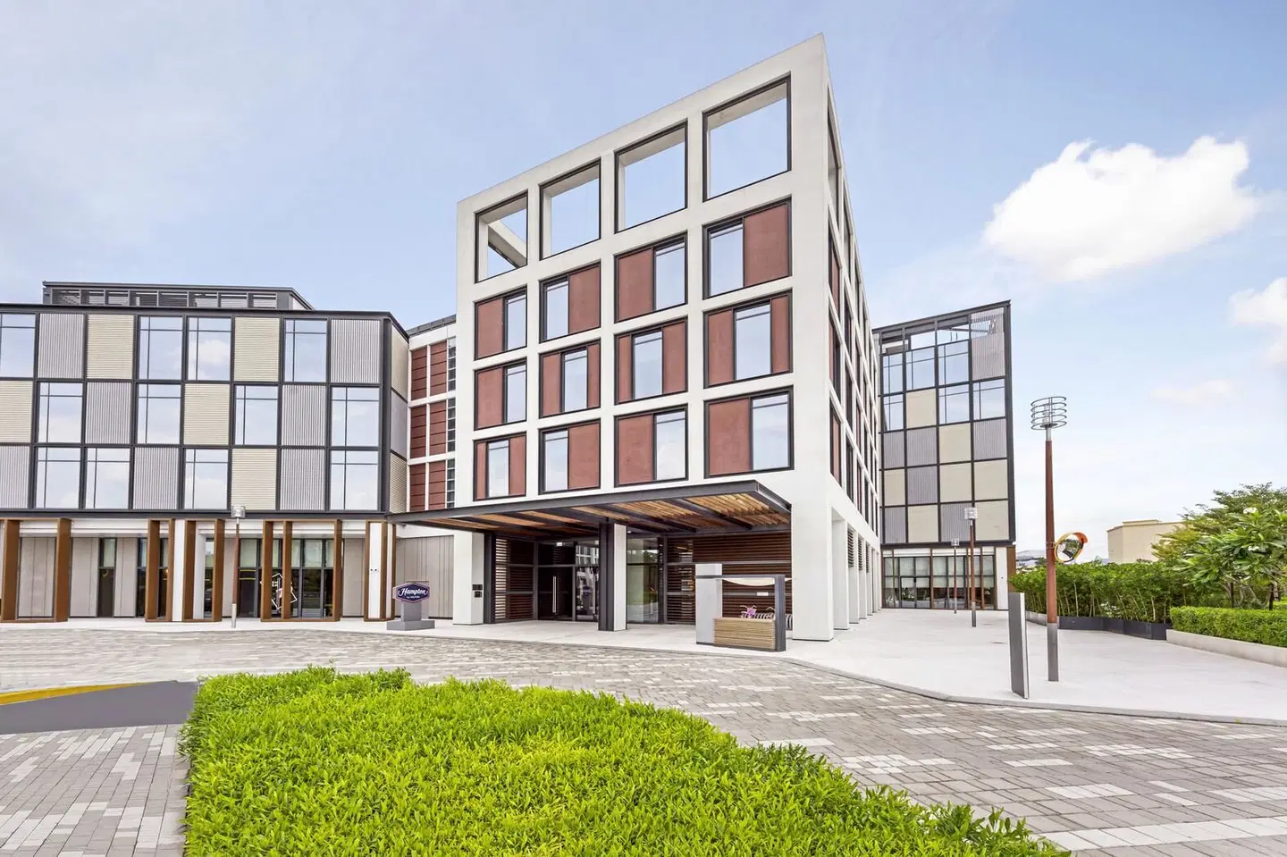 Hampton By Hilton Dubai Al Seef EXTERIOR