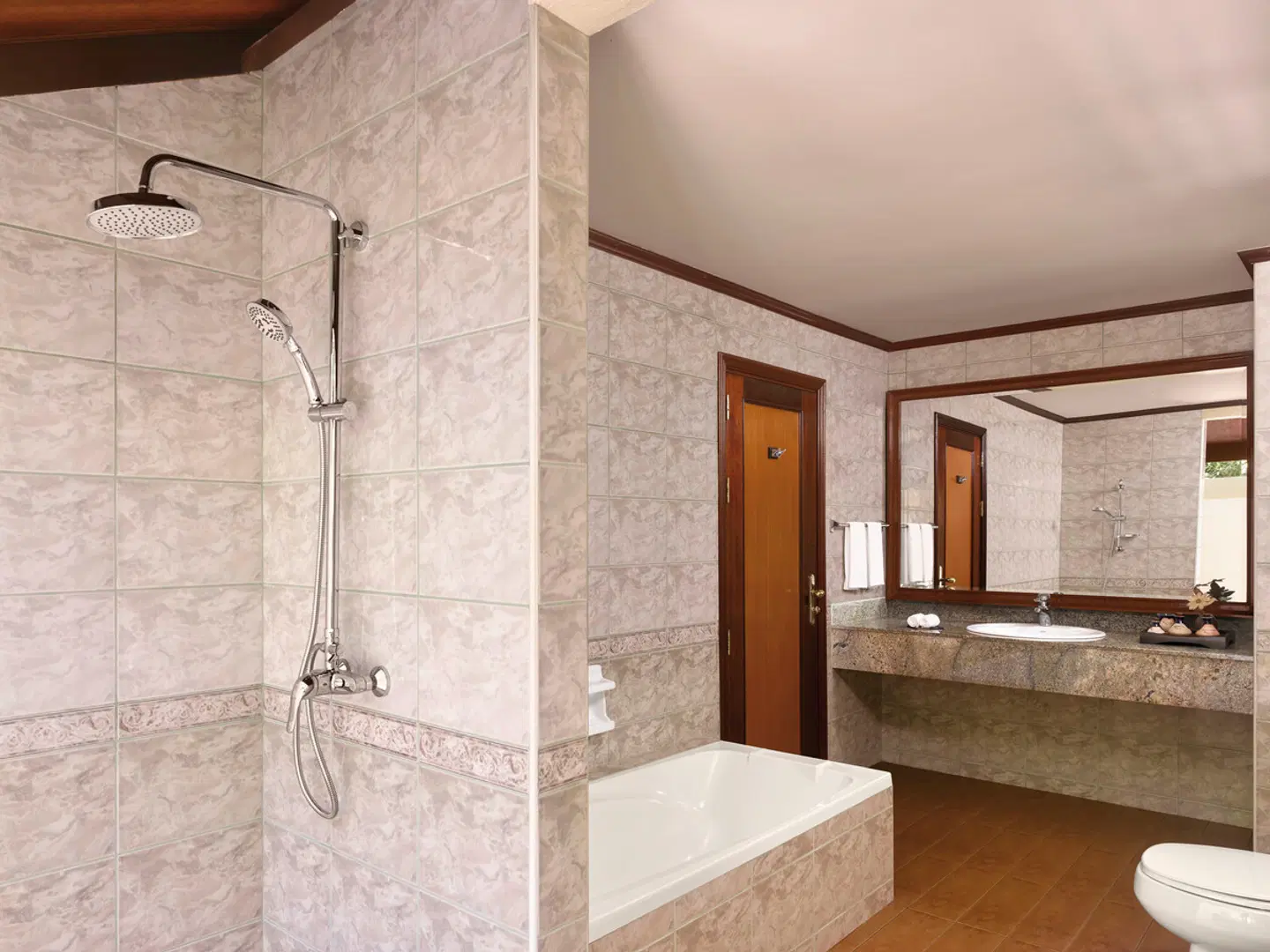 Royal Island Resort & Spa BATHROOM
