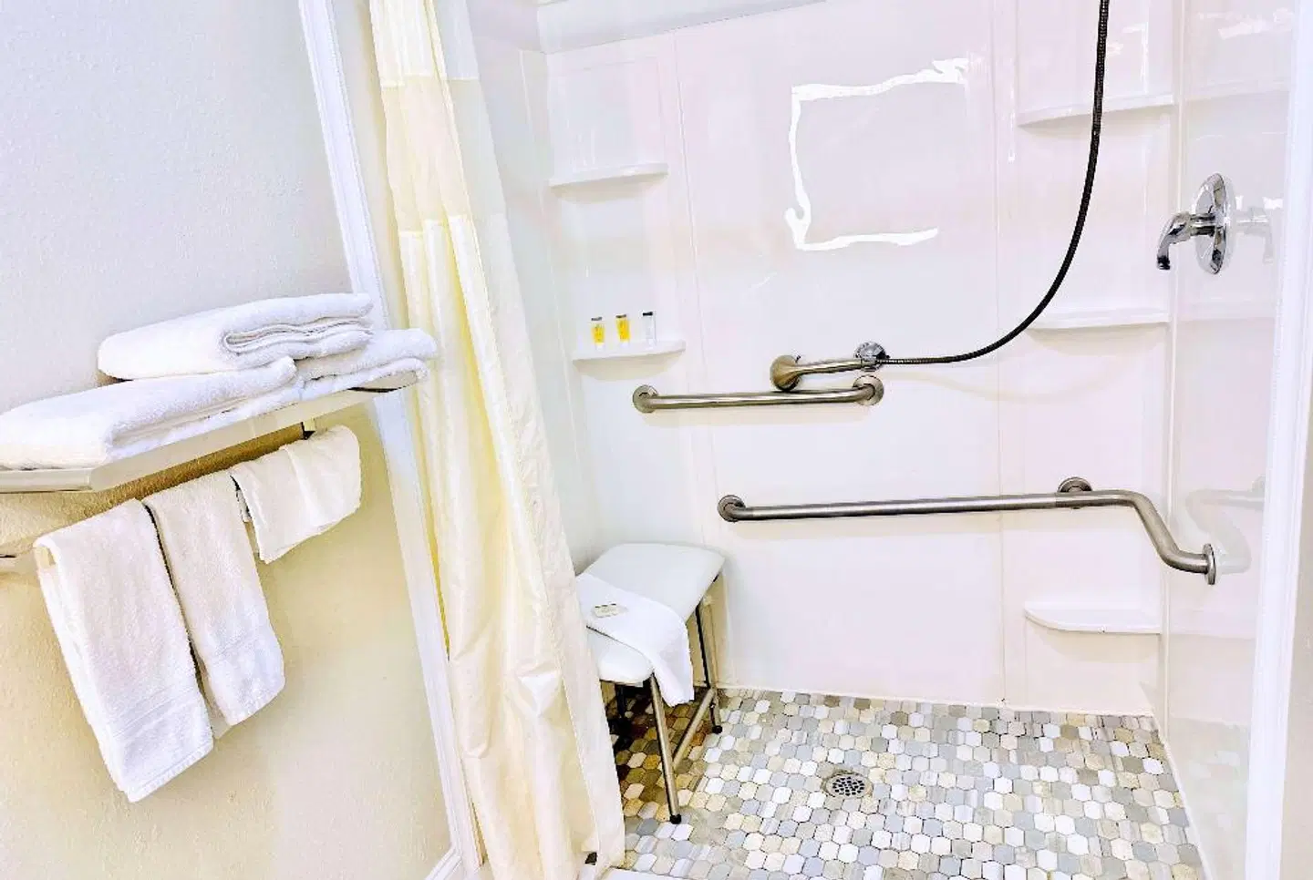 Days Inn by Wyndham Rutland/Killington Area Badezimmer