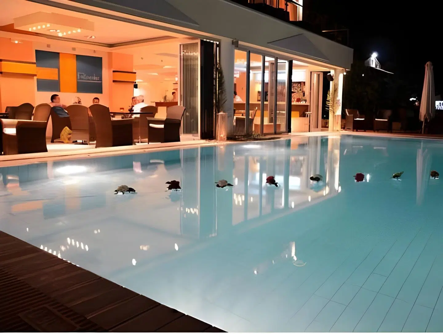 Belussi Beach Hotel & Suites Hallenbad