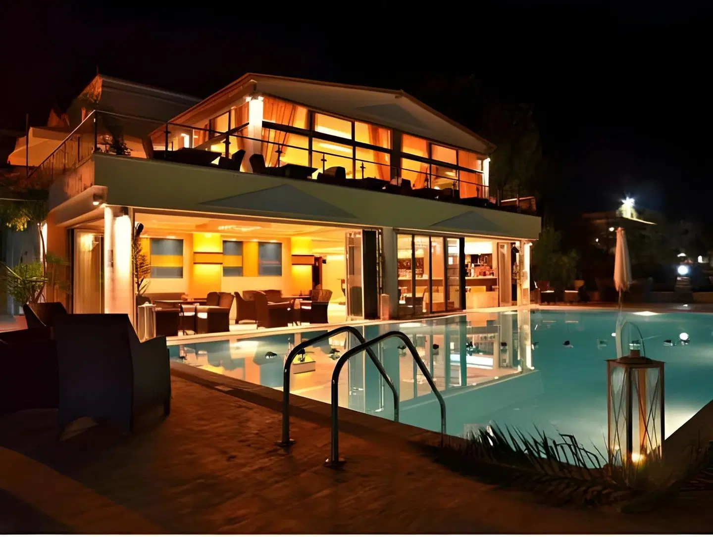 Belussi Beach Hotel & Suites OUTDOOR_POOL