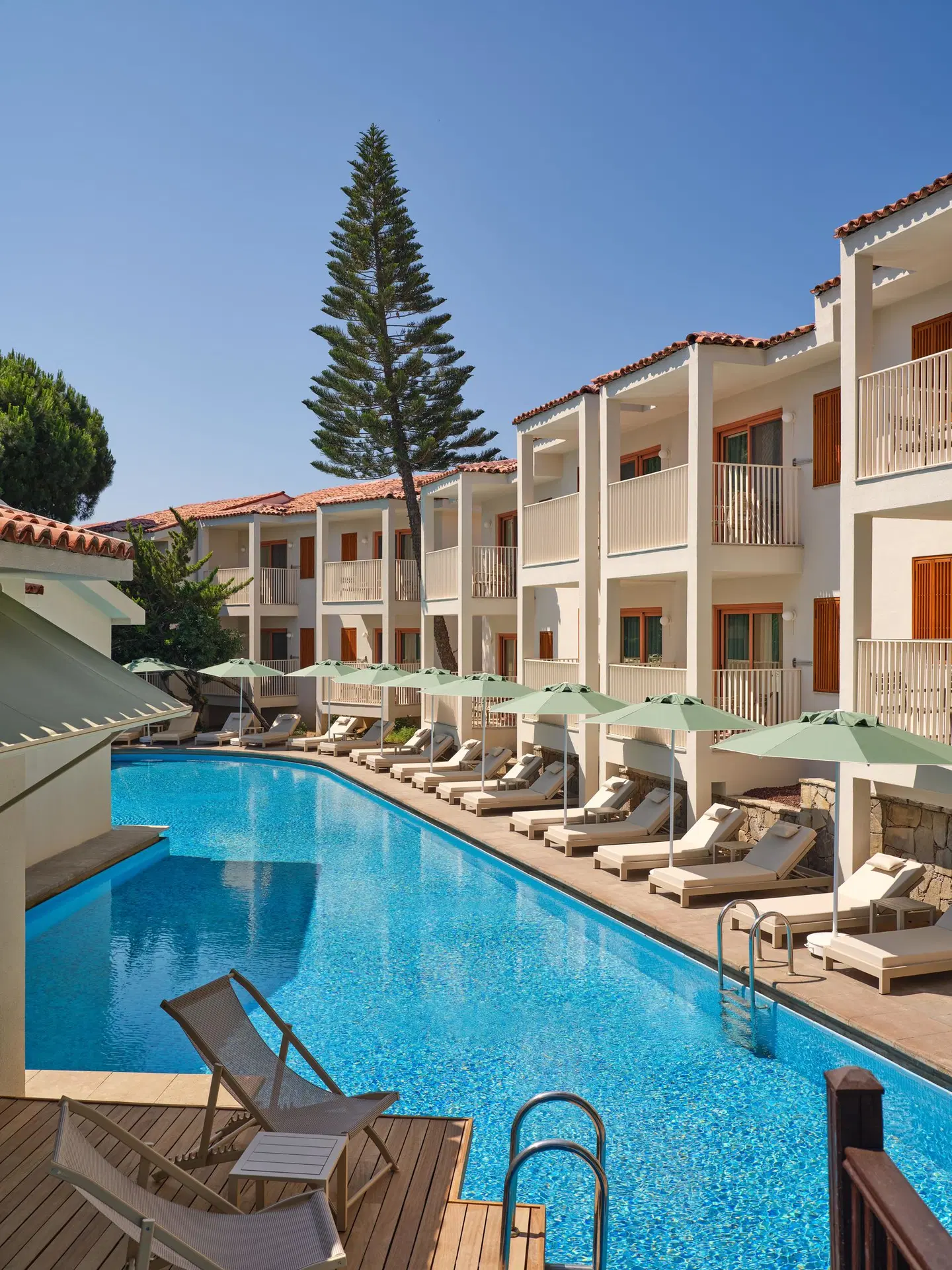 Paloma Grida OUTDOOR_POOL