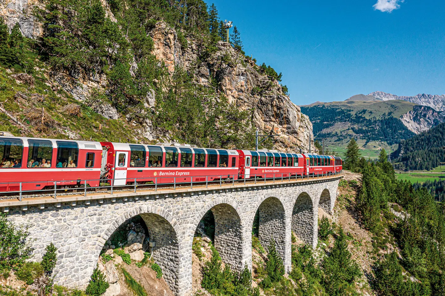 Bahnrundreise mit Glacier und Bernina Express EXTERIOR